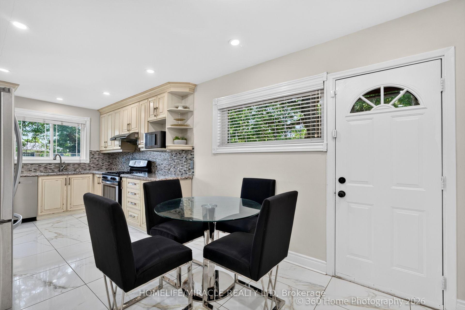 Photo 15 of 178 Kingsview Boulevard, Etobicoke, Kingsview Village-The Westway — HOMEH