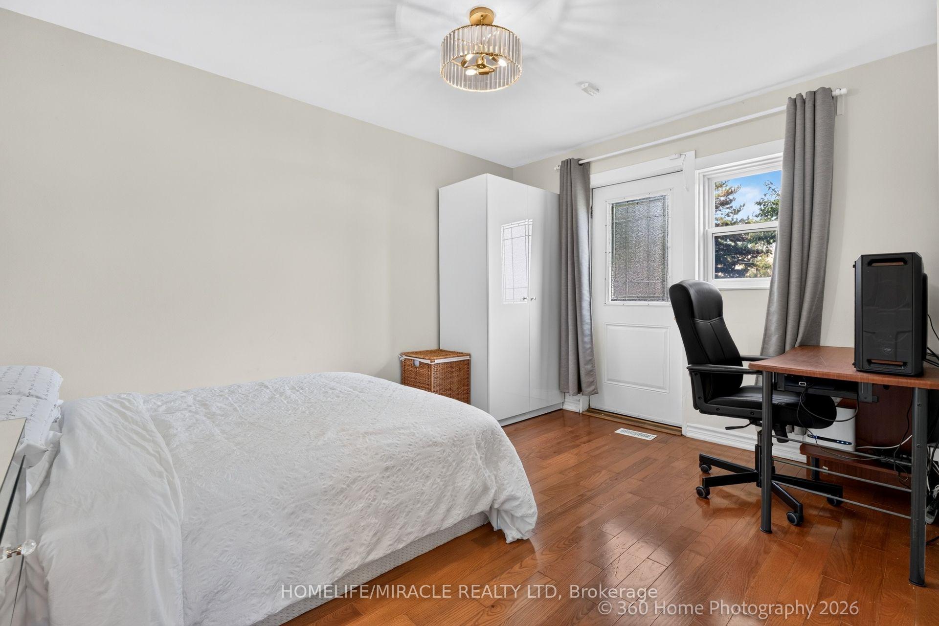 Photo 17 of 178 Kingsview Boulevard, Etobicoke, Kingsview Village-The Westway — HOMEH