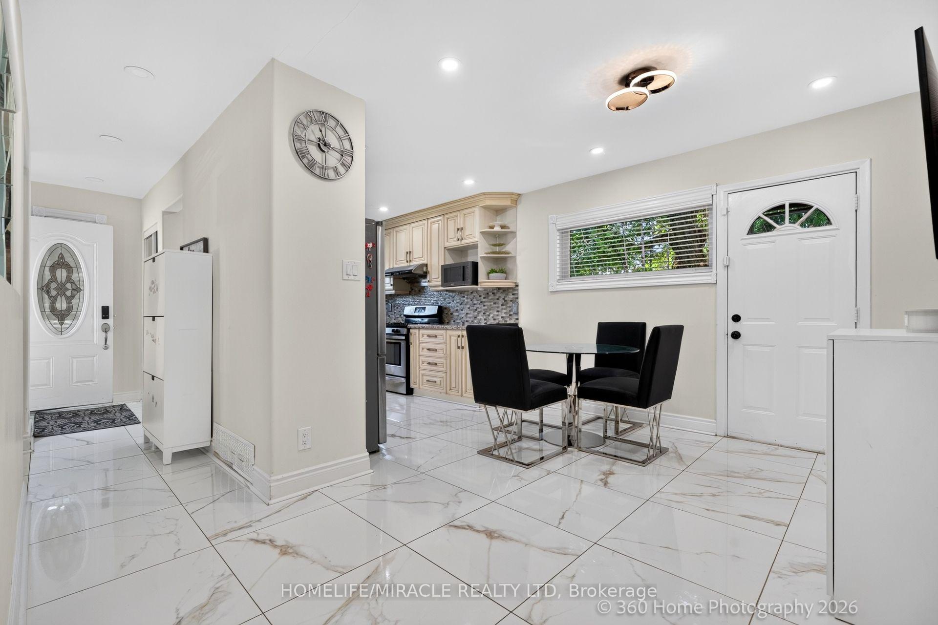 Photo 21 of 178 Kingsview Boulevard, Etobicoke, Kingsview Village-The Westway — HOMEH