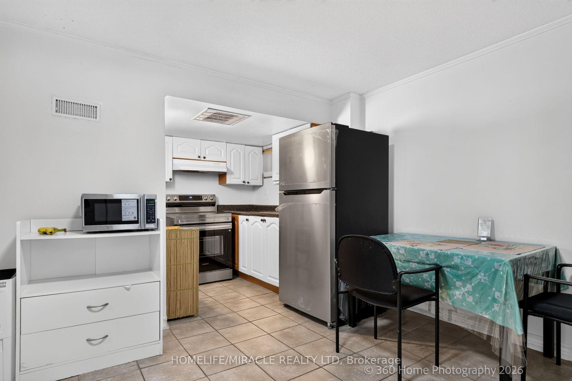 Photo 23 of 178 Kingsview Boulevard, Etobicoke, Kingsview Village-The Westway — HOMEH