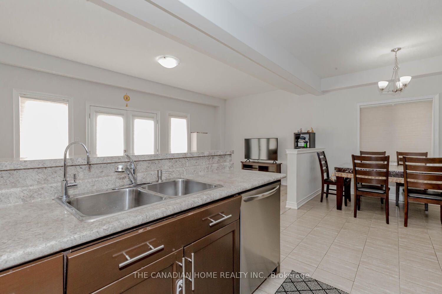 Photo 21 of 49 Sexton Crescent, Hamilton, Ancaster — HOMEH