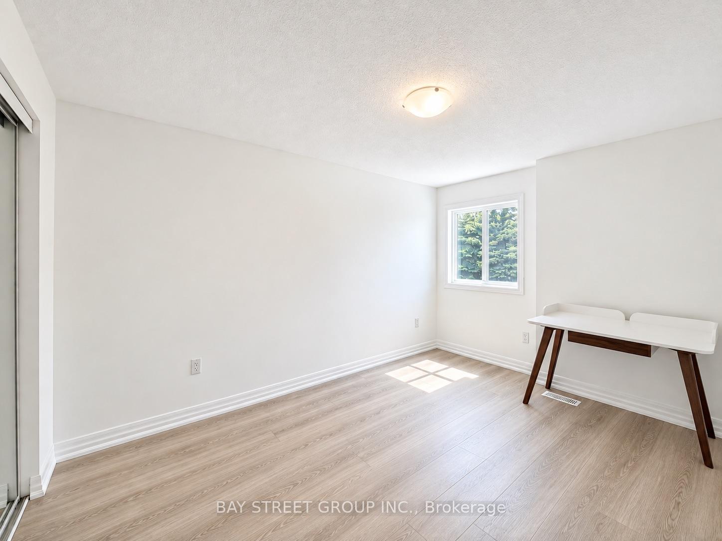 Photo 5 of 513 Mariner Drive, Waterloo, Eastbridge — HOMEH