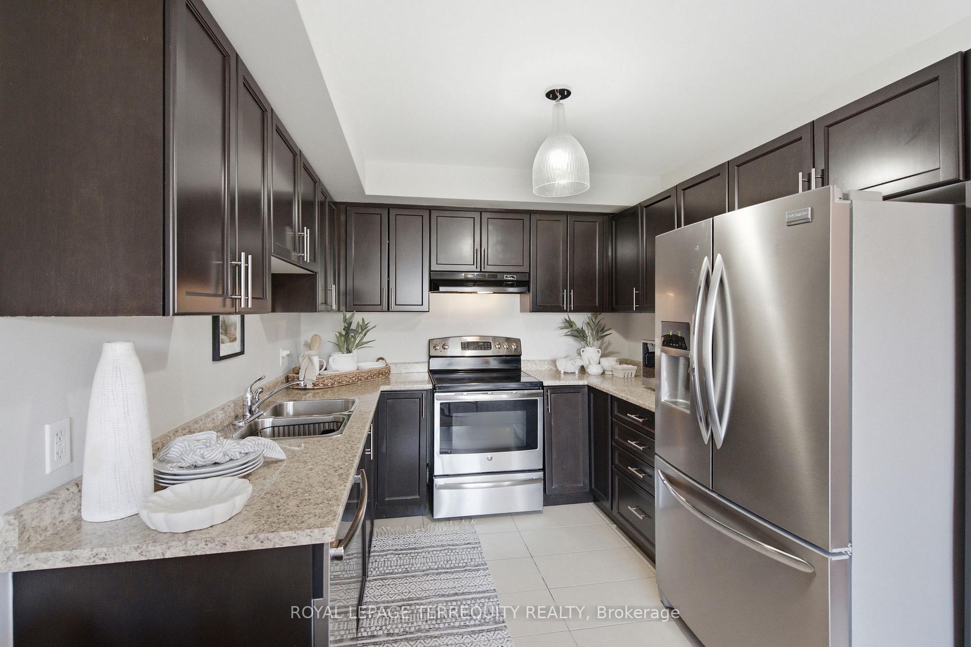 Photo 15 of 52 Artania Street, Oshawa, Windfields — HOMEH