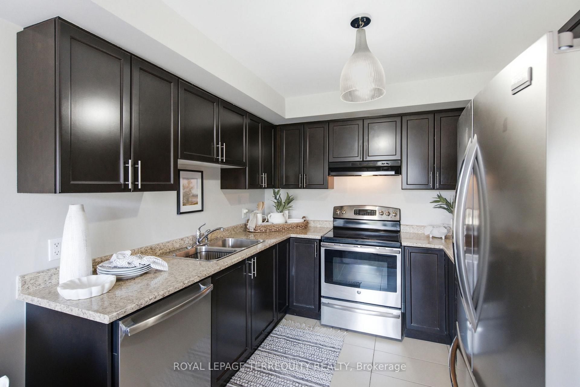 Photo 16 of 52 Artania Street, Oshawa, Windfields — HOMEH