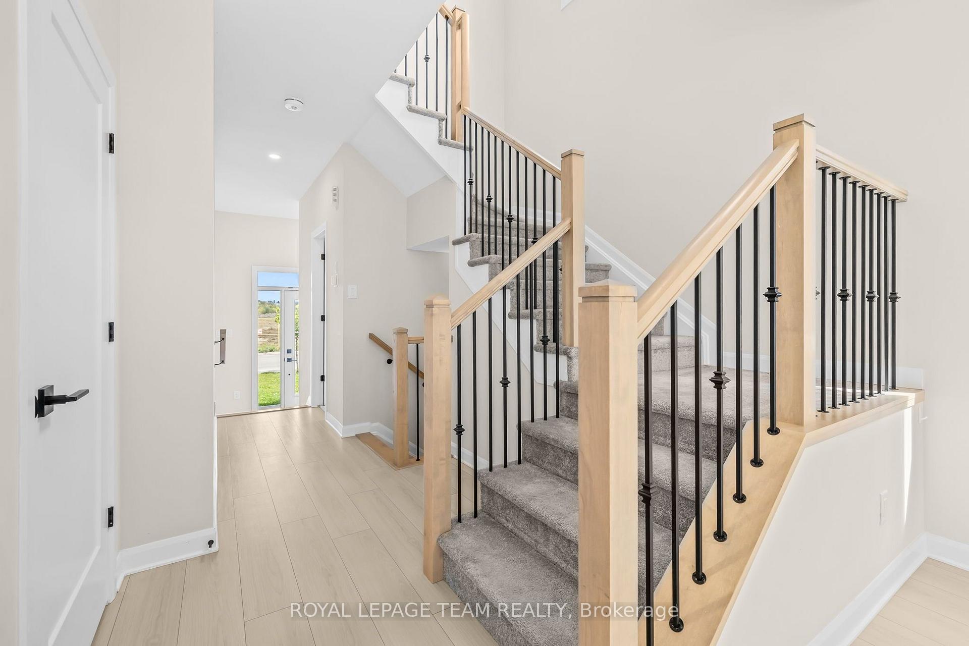 Photo 3 of 521 Winterset Road, Ottawa, Kanata - Kanata Lakes/Heritage Hills — HOMEH