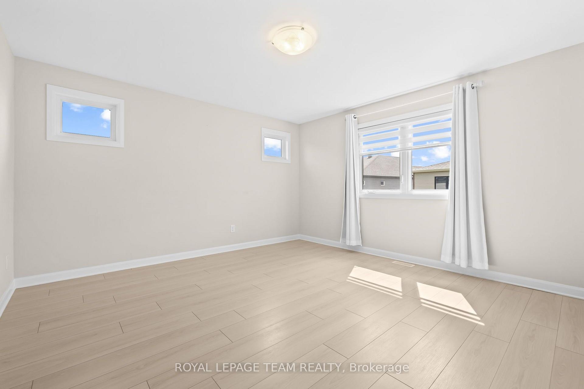 Photo 10 of 521 Winterset Road, Ottawa, Kanata - Kanata Lakes/Heritage Hills — HOMEH