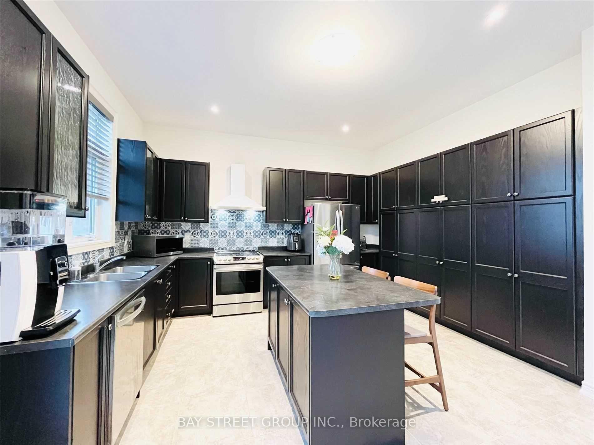 Photo 21 of 25 Mcisaac Drive, Springwater, Centre Vespra — HOMEH