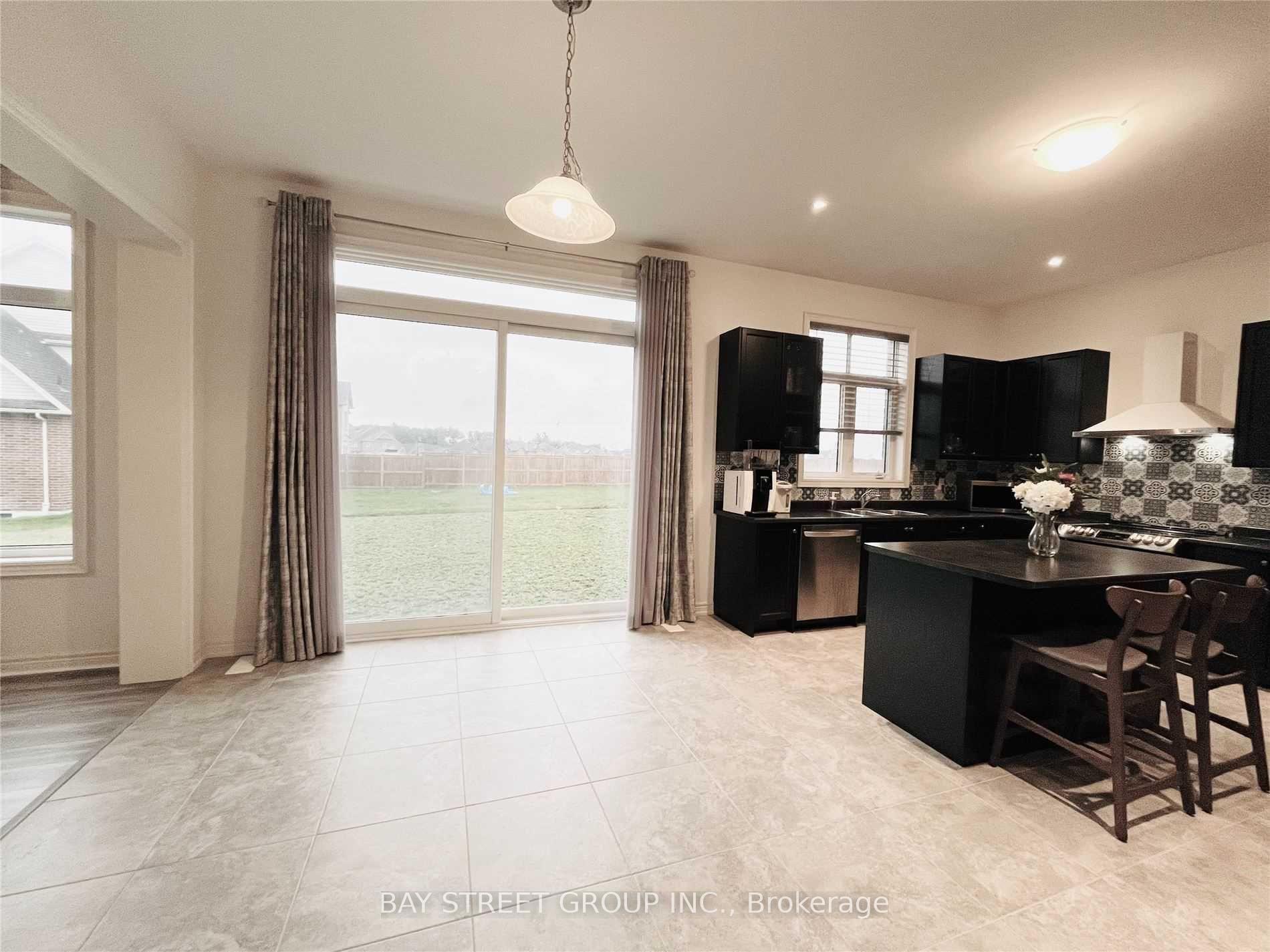 Photo 23 of 25 Mcisaac Drive, Springwater, Centre Vespra — HOMEH