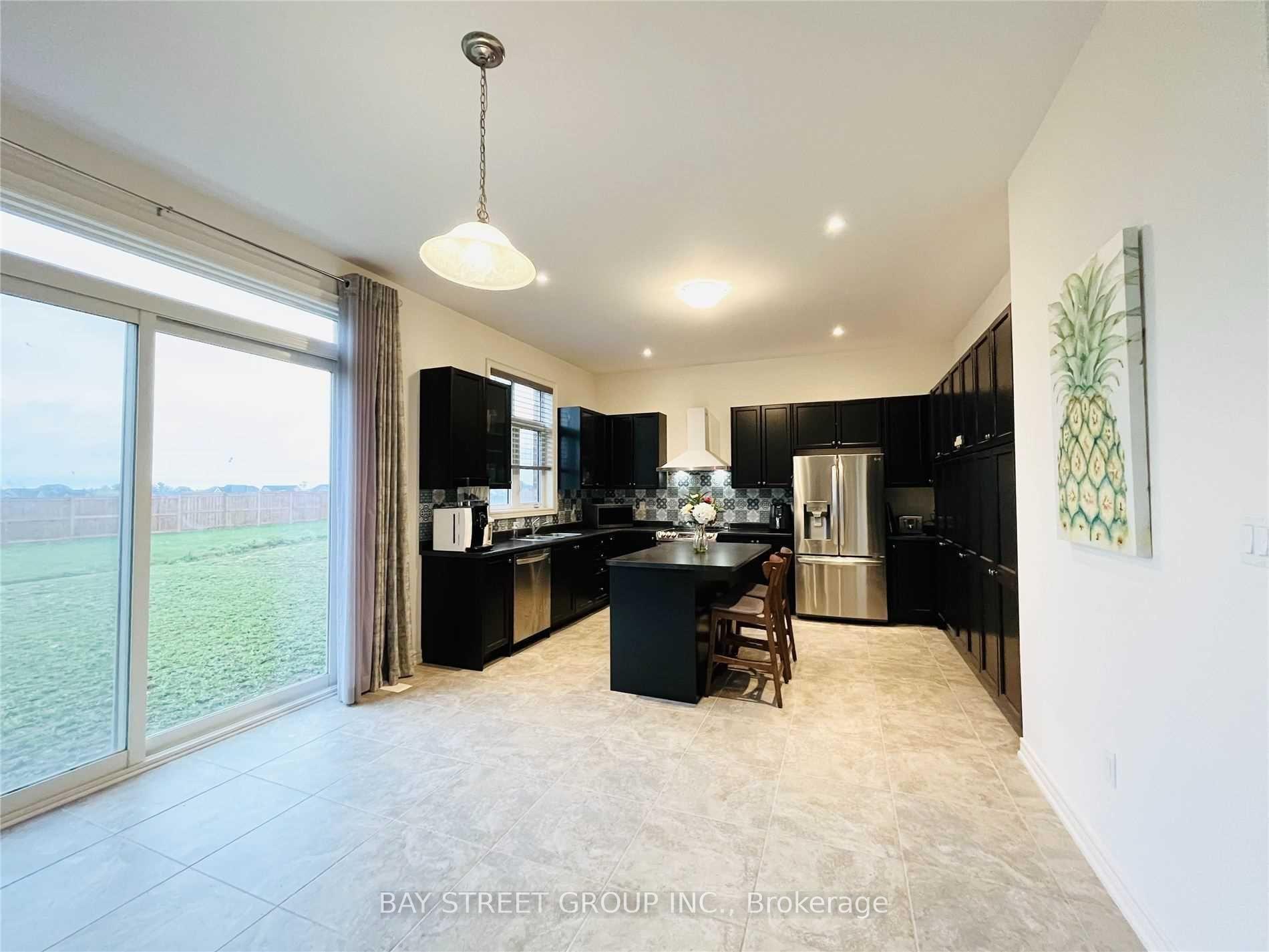 Photo 24 of 25 Mcisaac Drive, Springwater, Centre Vespra — HOMEH