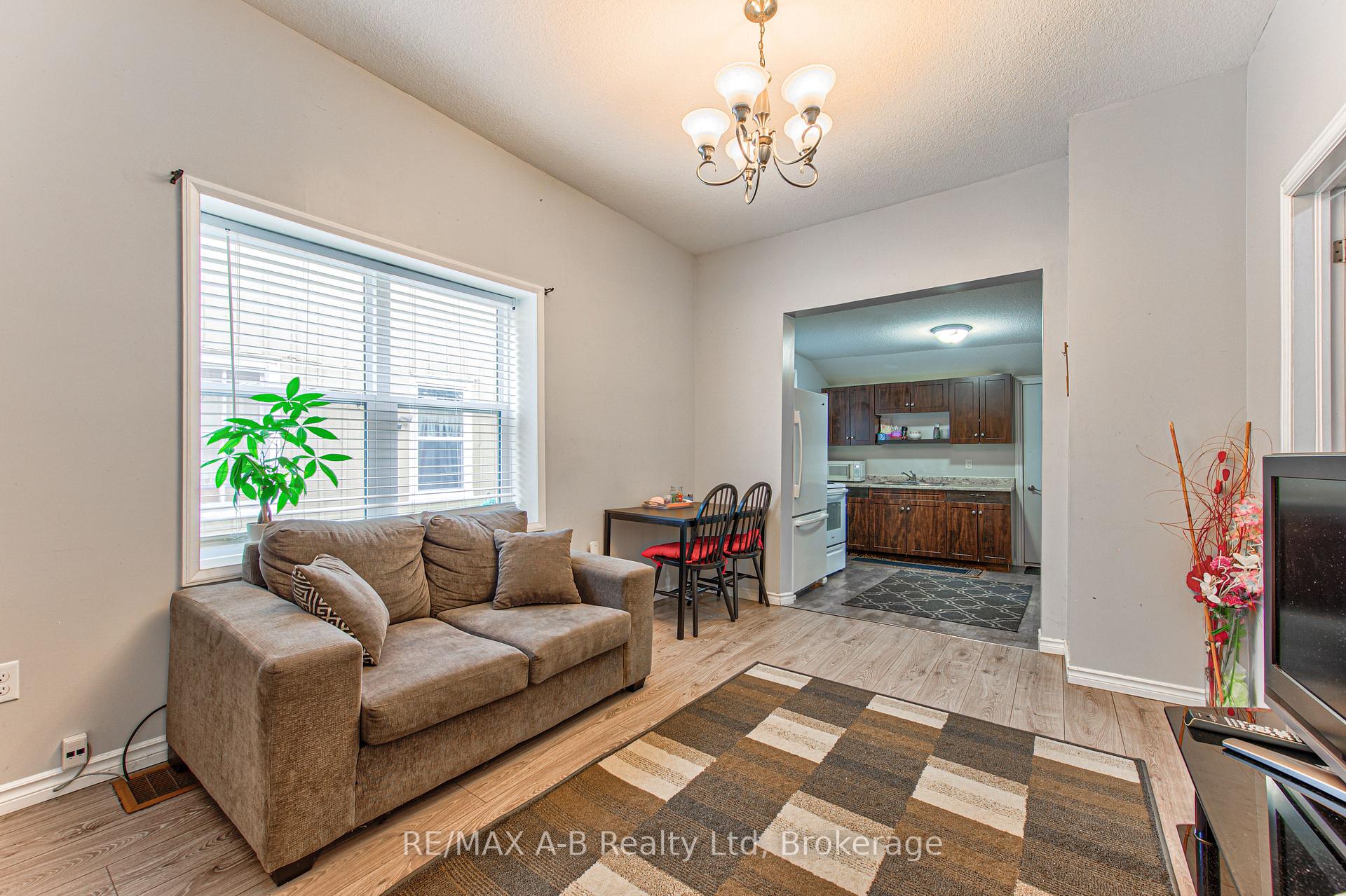 Photo 8 of 40 Douro Street, Stratford — HOMEH