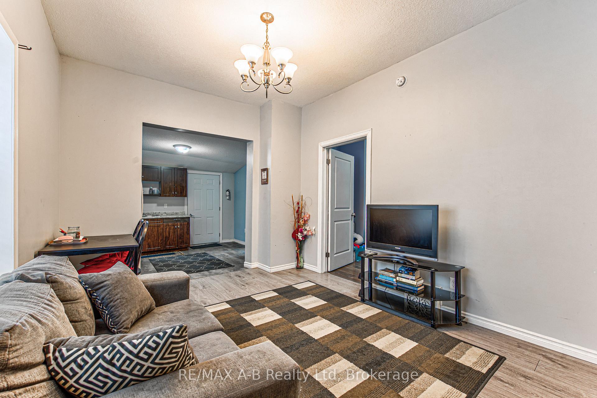 Photo 10 of 40 Douro Street, Stratford — HOMEH