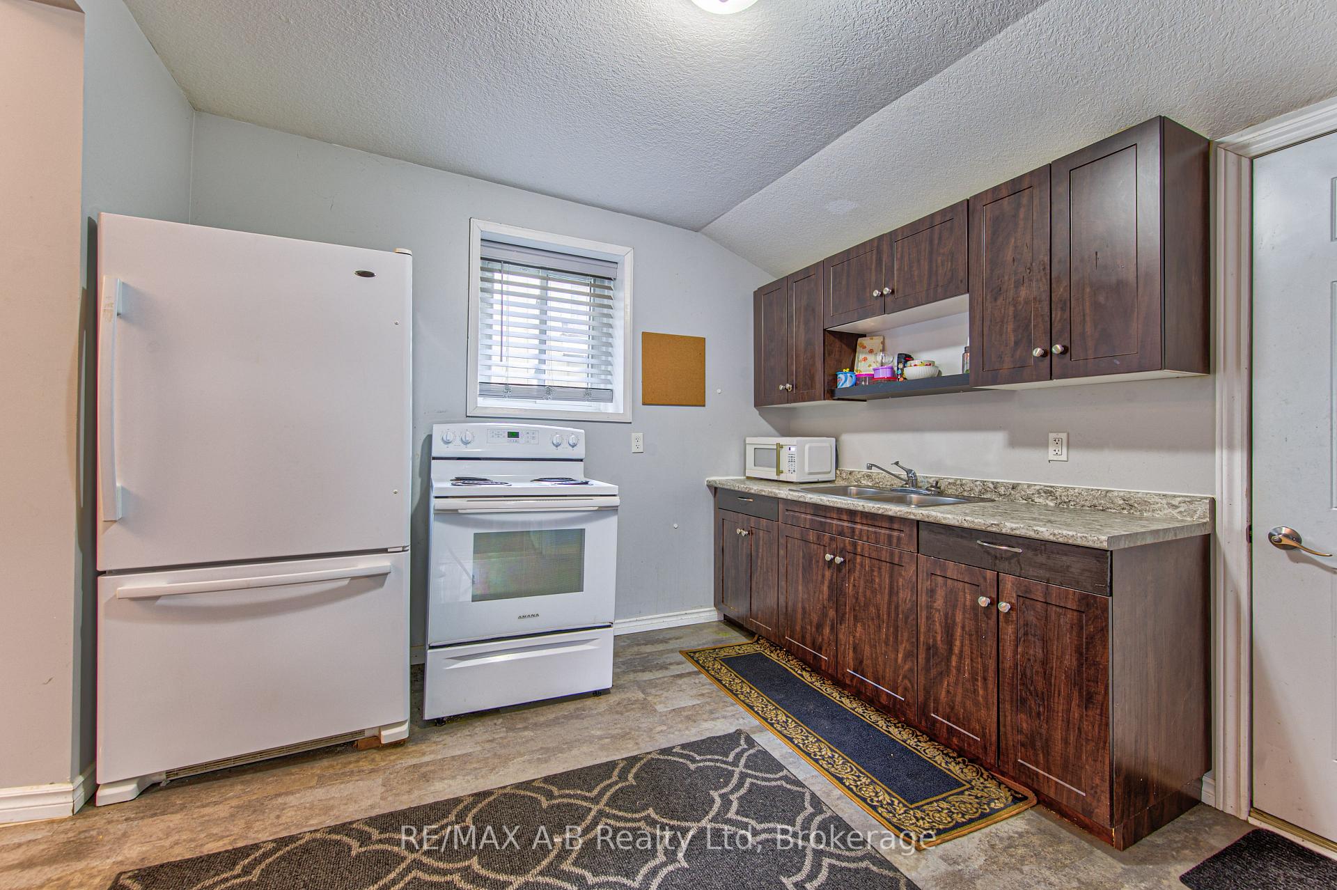 Photo 12 of 40 Douro Street, Stratford — HOMEH