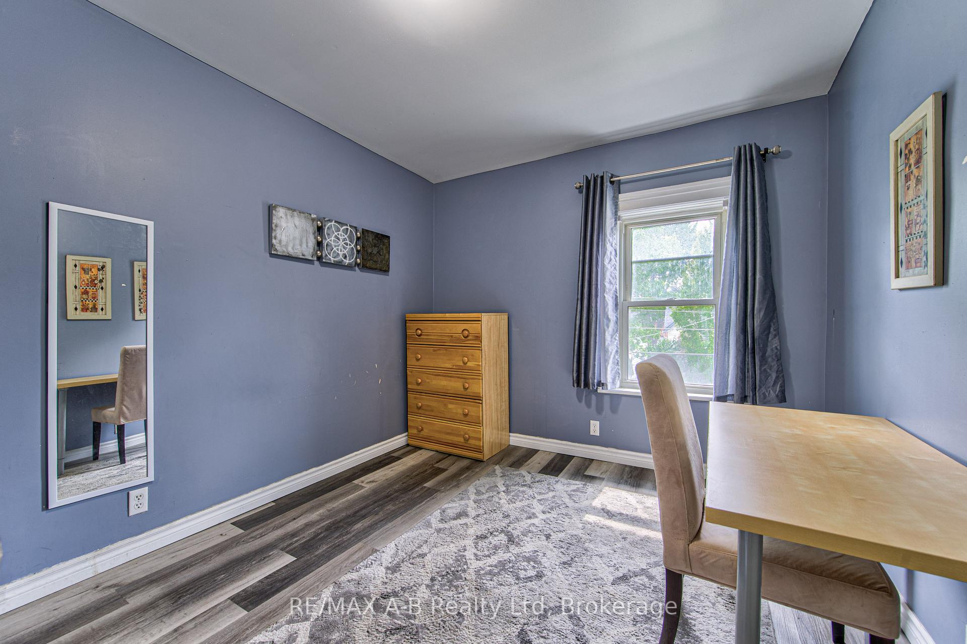 Photo 24 of 40 Douro Street, Stratford — HOMEH