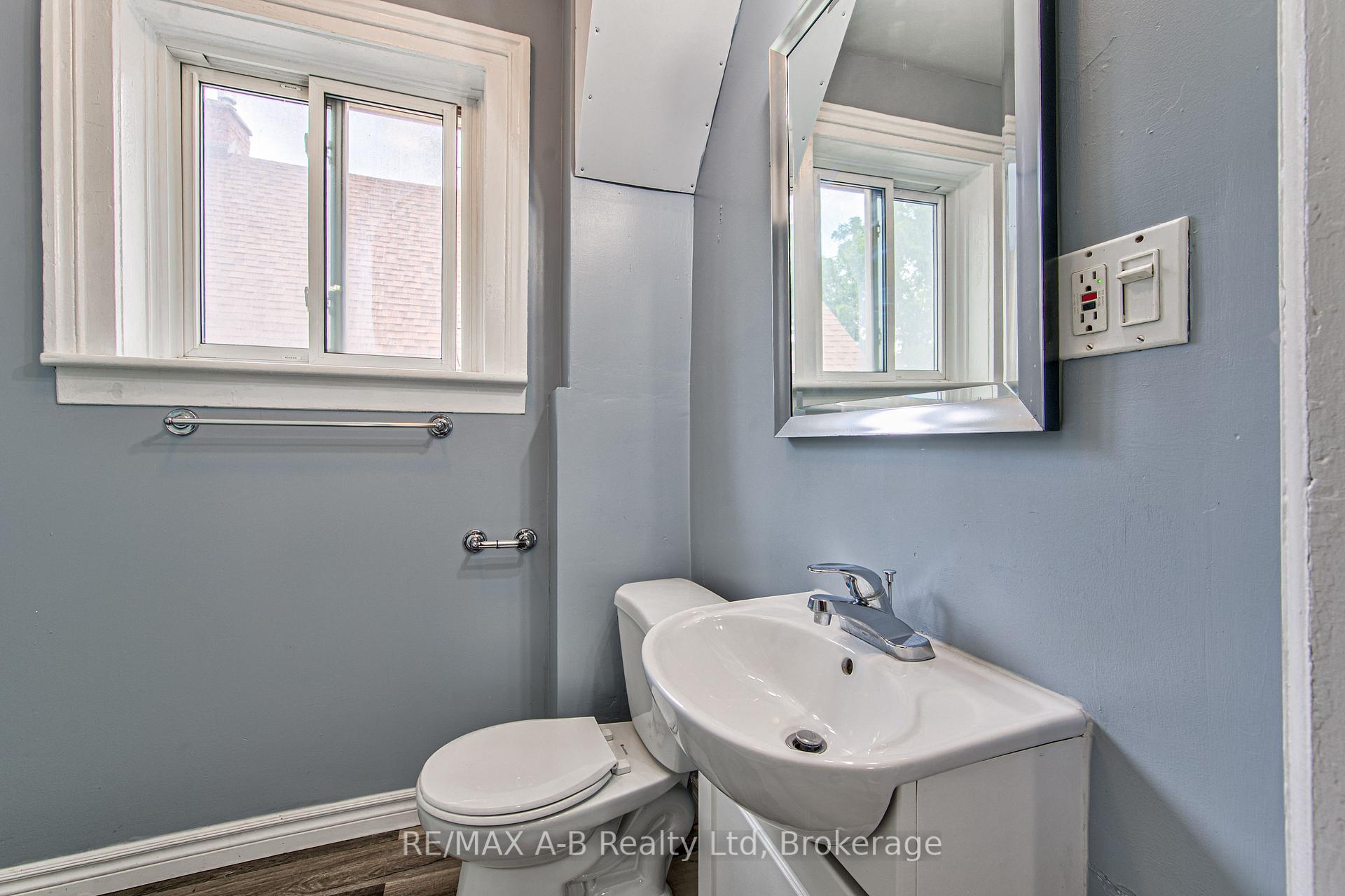 Photo 25 of 40 Douro Street, Stratford — HOMEH