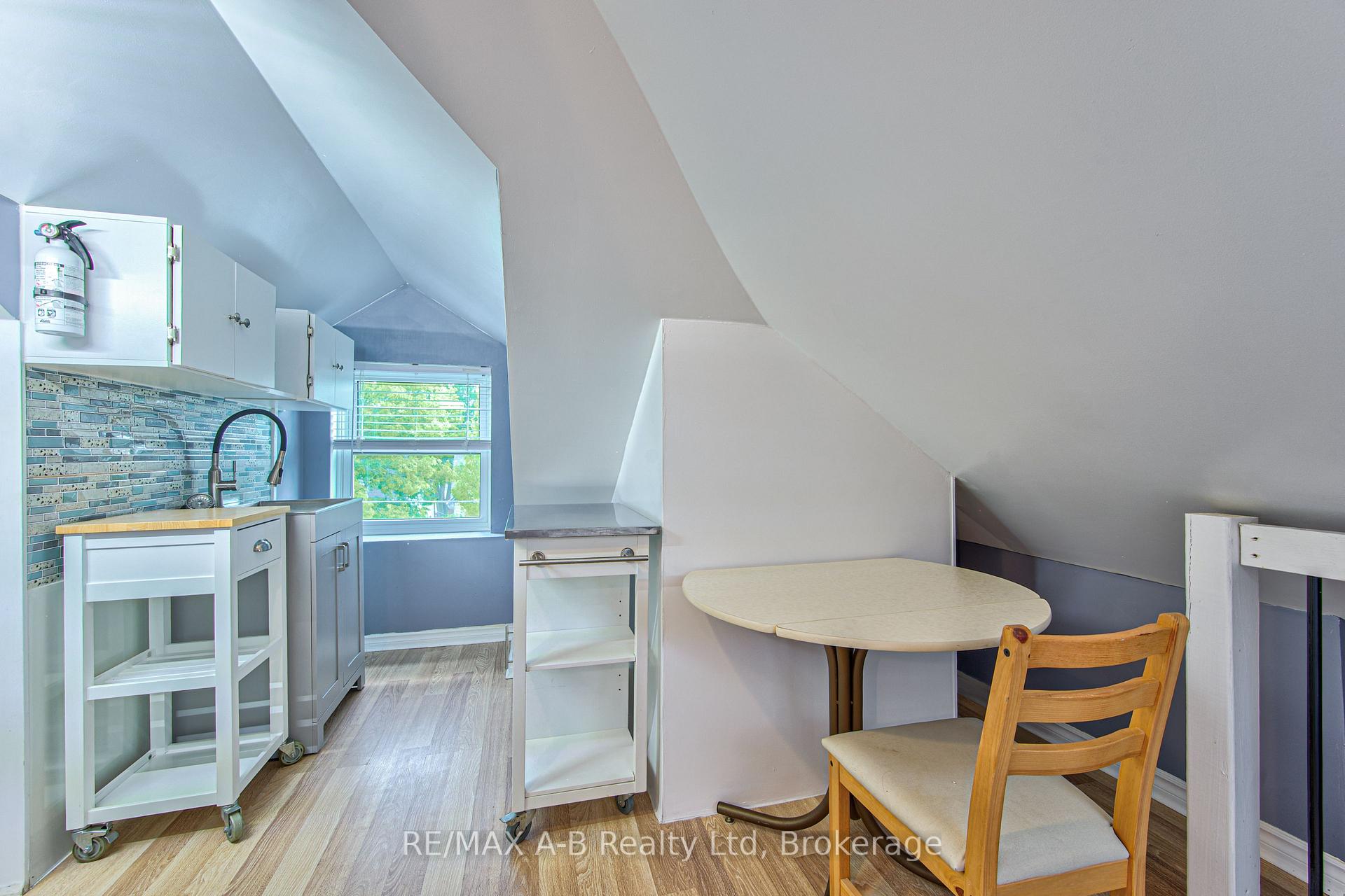 Photo 39 of 40 Douro Street, Stratford — HOMEH