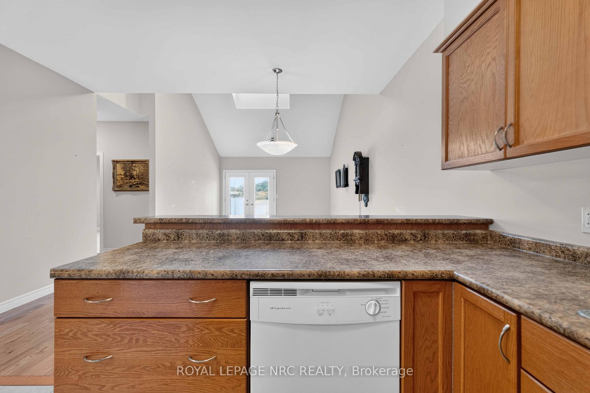 Photo 18 of 82 Maple Street, Port Colborne, Sugarloaf — HOMEH