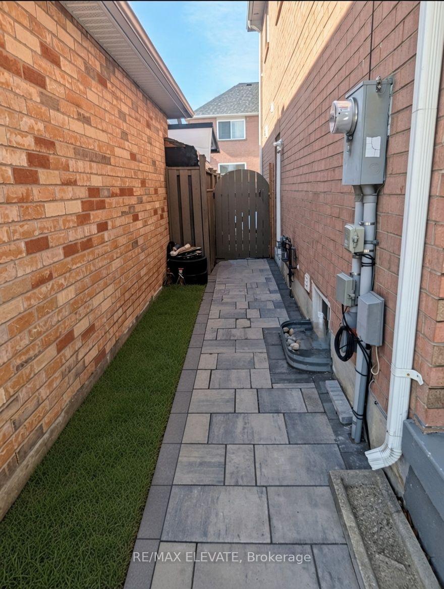 Photo 2 of 101 Knotwood Crescent, Scarborough, Rouge — HOMEH