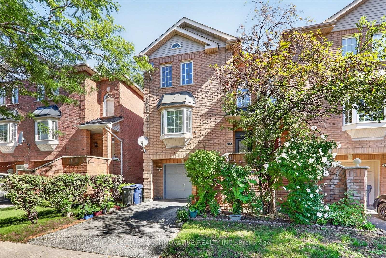 Photo 2 of 28 Eli Shackleton Court, Scarborough, West Hill — HOMEH