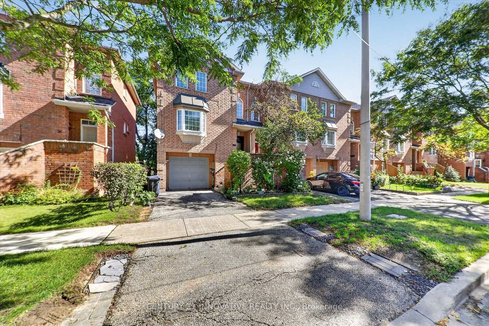 Photo 3 of 28 Eli Shackleton Court, Scarborough, West Hill — HOMEH