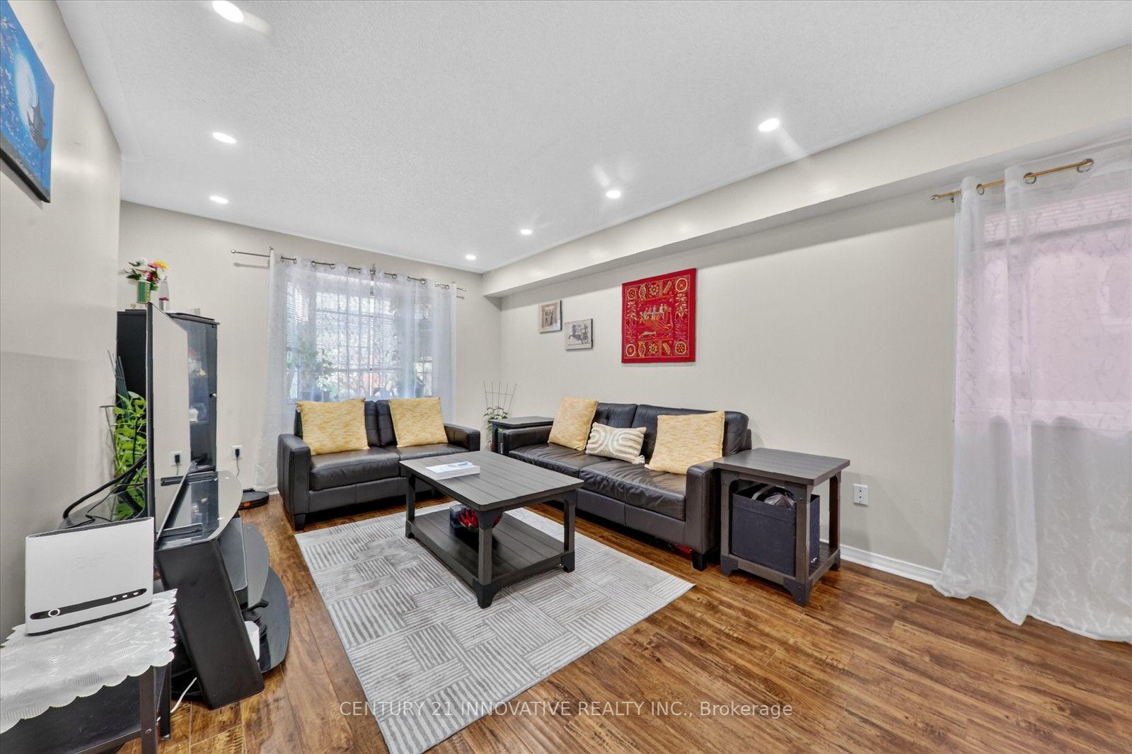 Photo 12 of 28 Eli Shackleton Court, Scarborough, West Hill — HOMEH