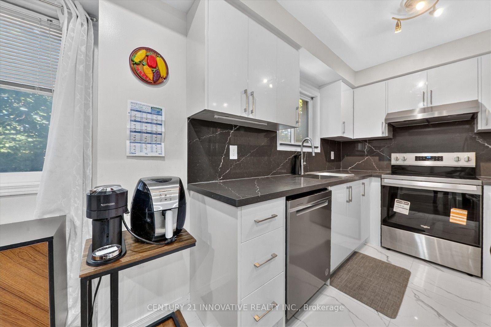 Photo 16 of 28 Eli Shackleton Court, Scarborough, West Hill — HOMEH
