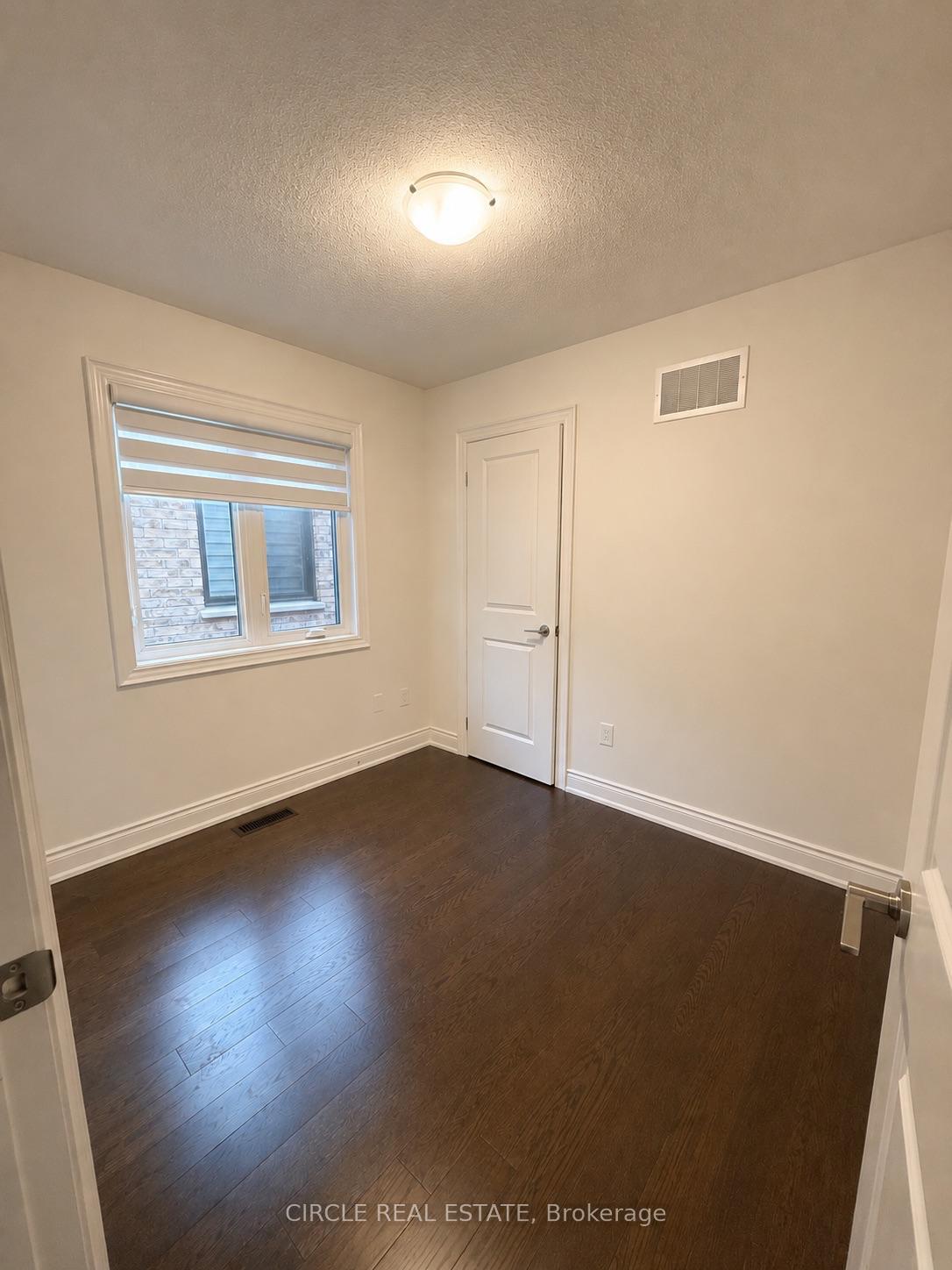 Photo 11 of 44 Fordham Road, Brampton, Bram West — HOMEH