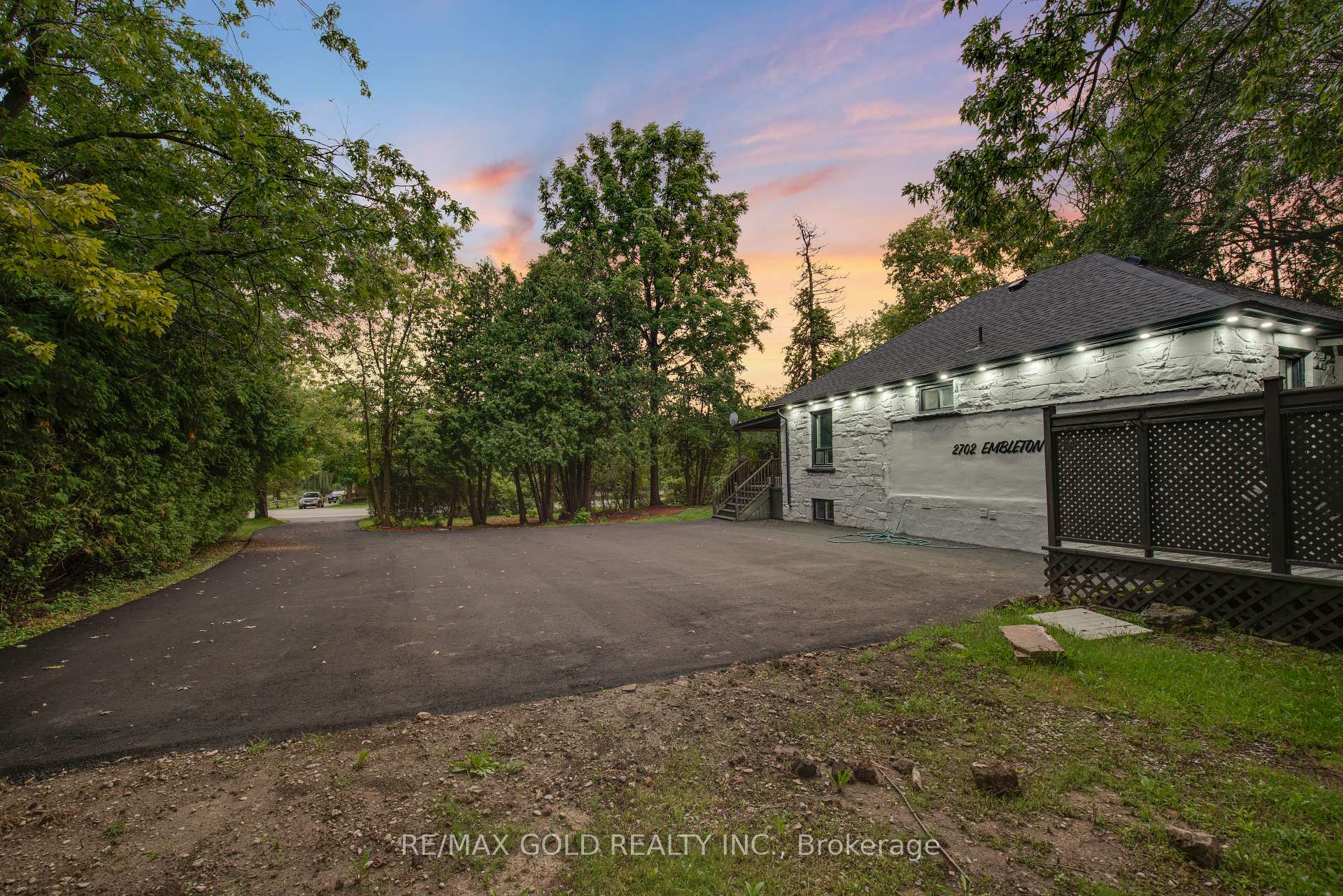 Photo 3 of 2702 Embleton Road, Brampton, Huttonville — HOMEH