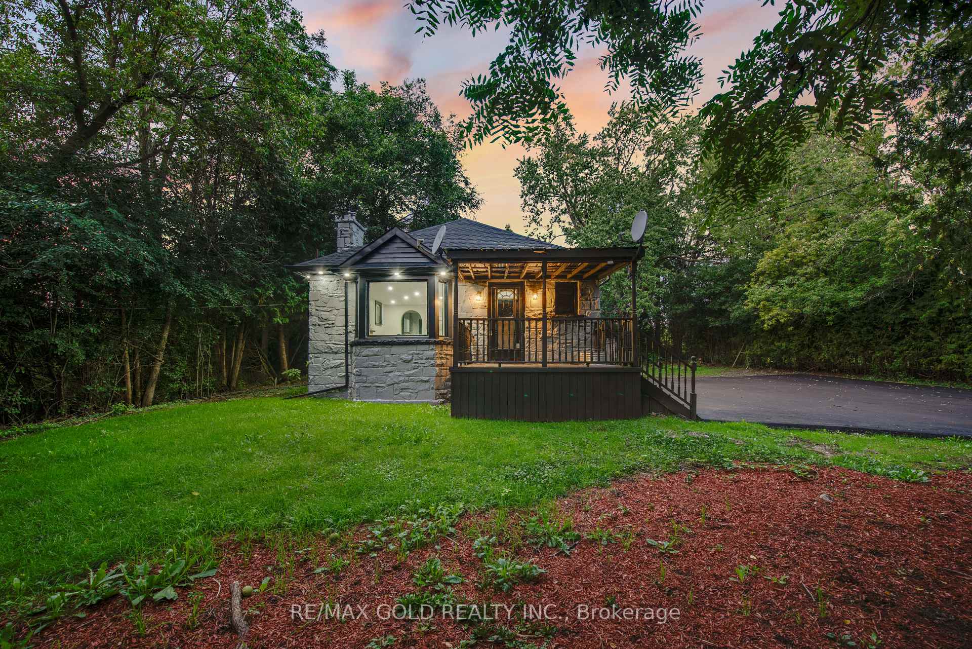 Photo 4 of 2702 Embleton Road, Brampton, Huttonville — HOMEH