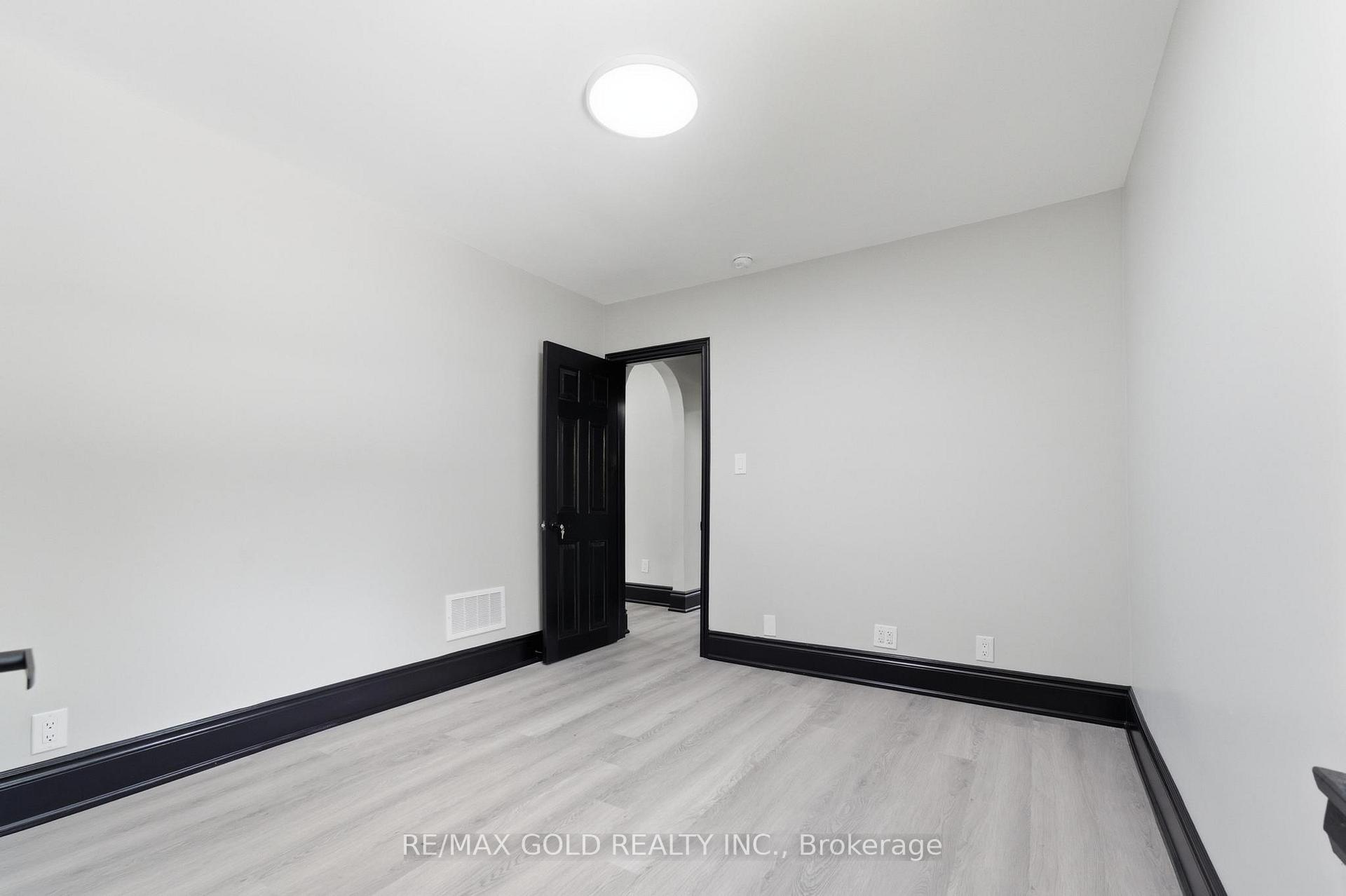 Photo 15 of 2702 Embleton Road, Brampton, Huttonville — HOMEH