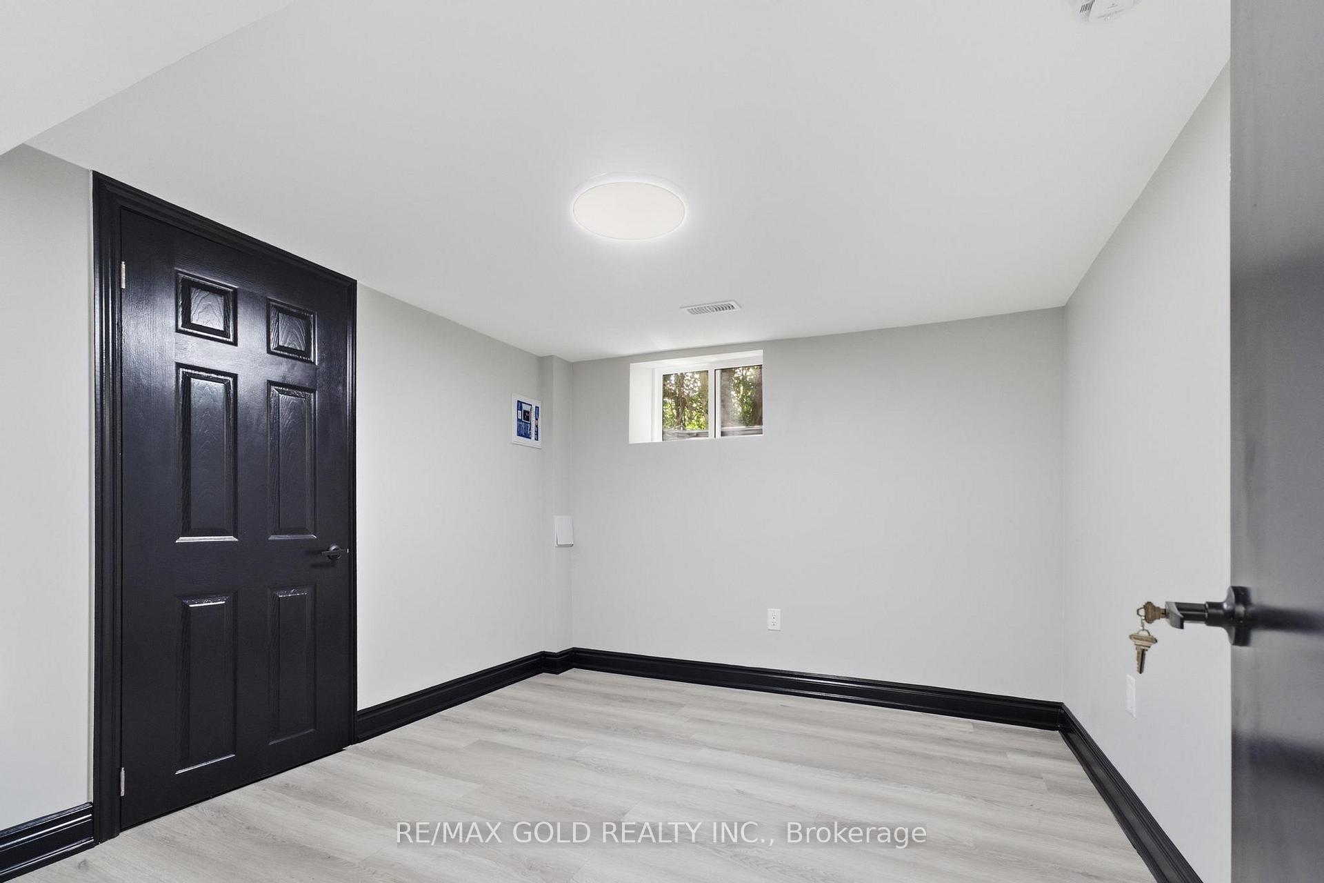 Photo 35 of 2702 Embleton Road, Brampton, Huttonville — HOMEH