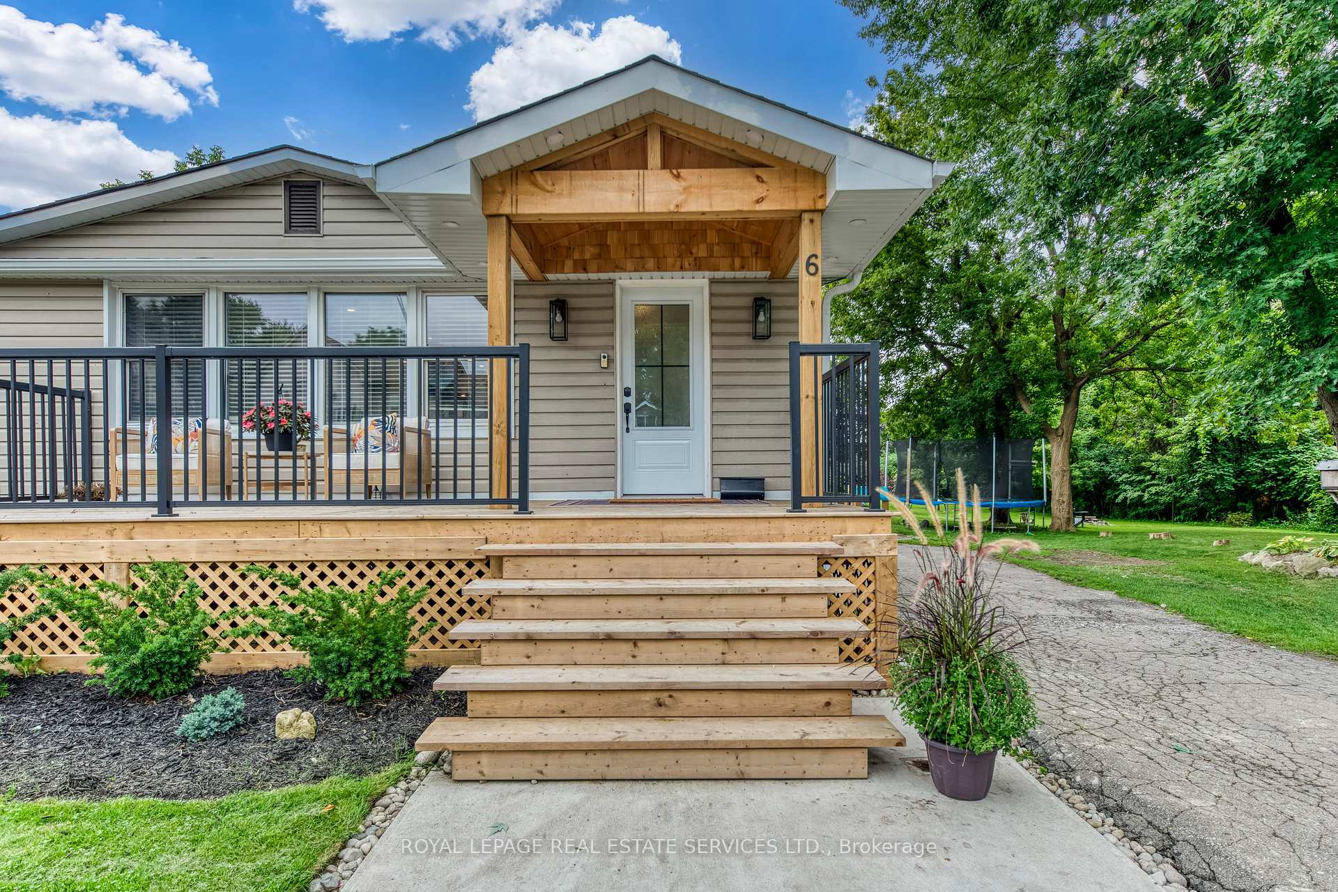 Photo 3 of 6 Rembe Avenue, Hamilton, Hamilton Beach — HOMEH