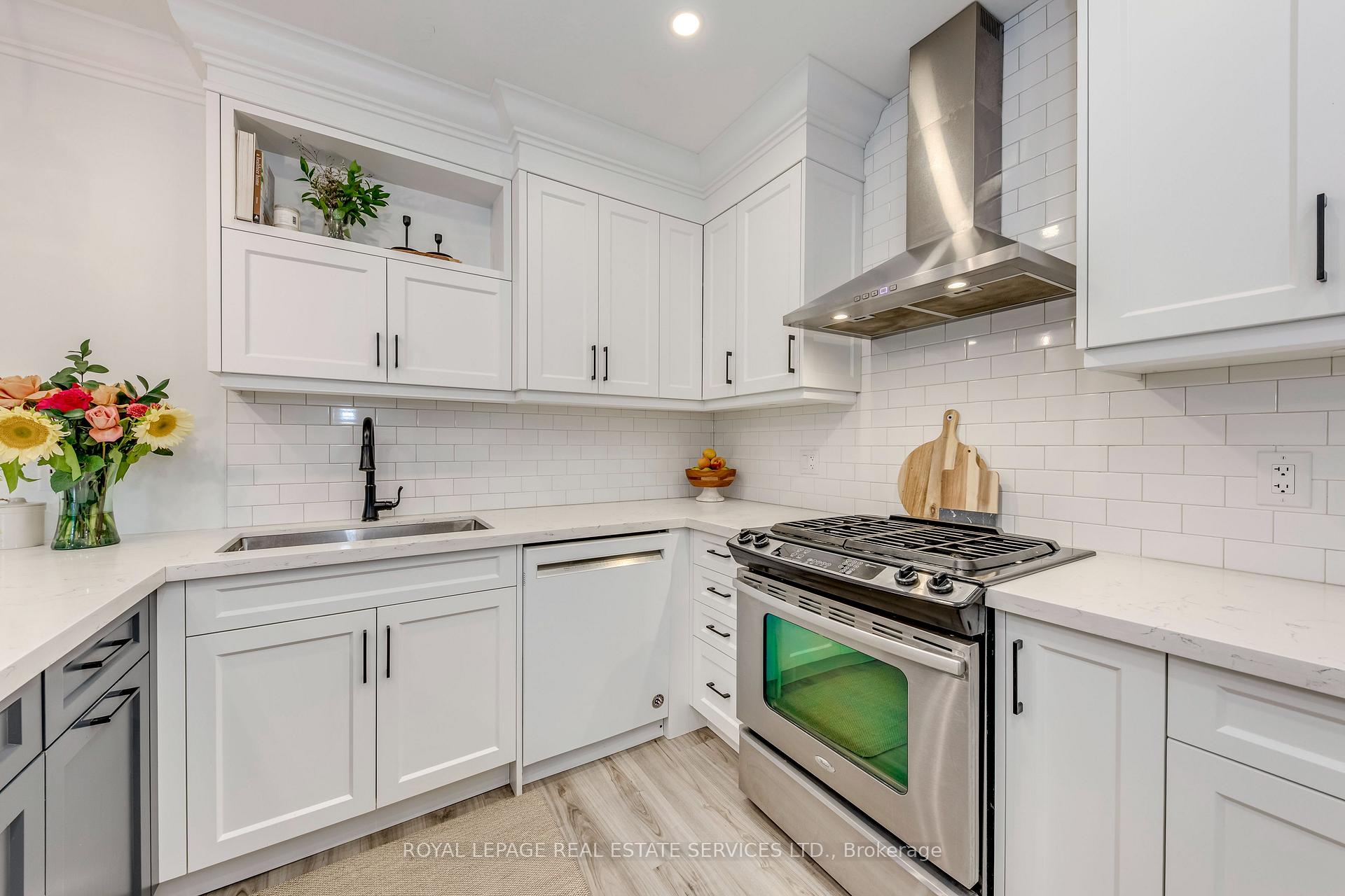 Photo 21 of 6 Rembe Avenue, Hamilton, Hamilton Beach — HOMEH