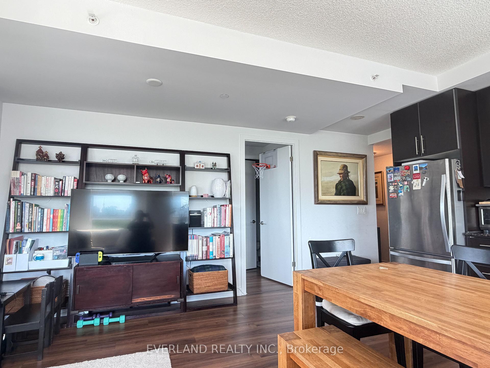 Photo 11 of Unit 707, 60 Berwick Avenue, Toronto, Yonge-Eglinton — HOMEH