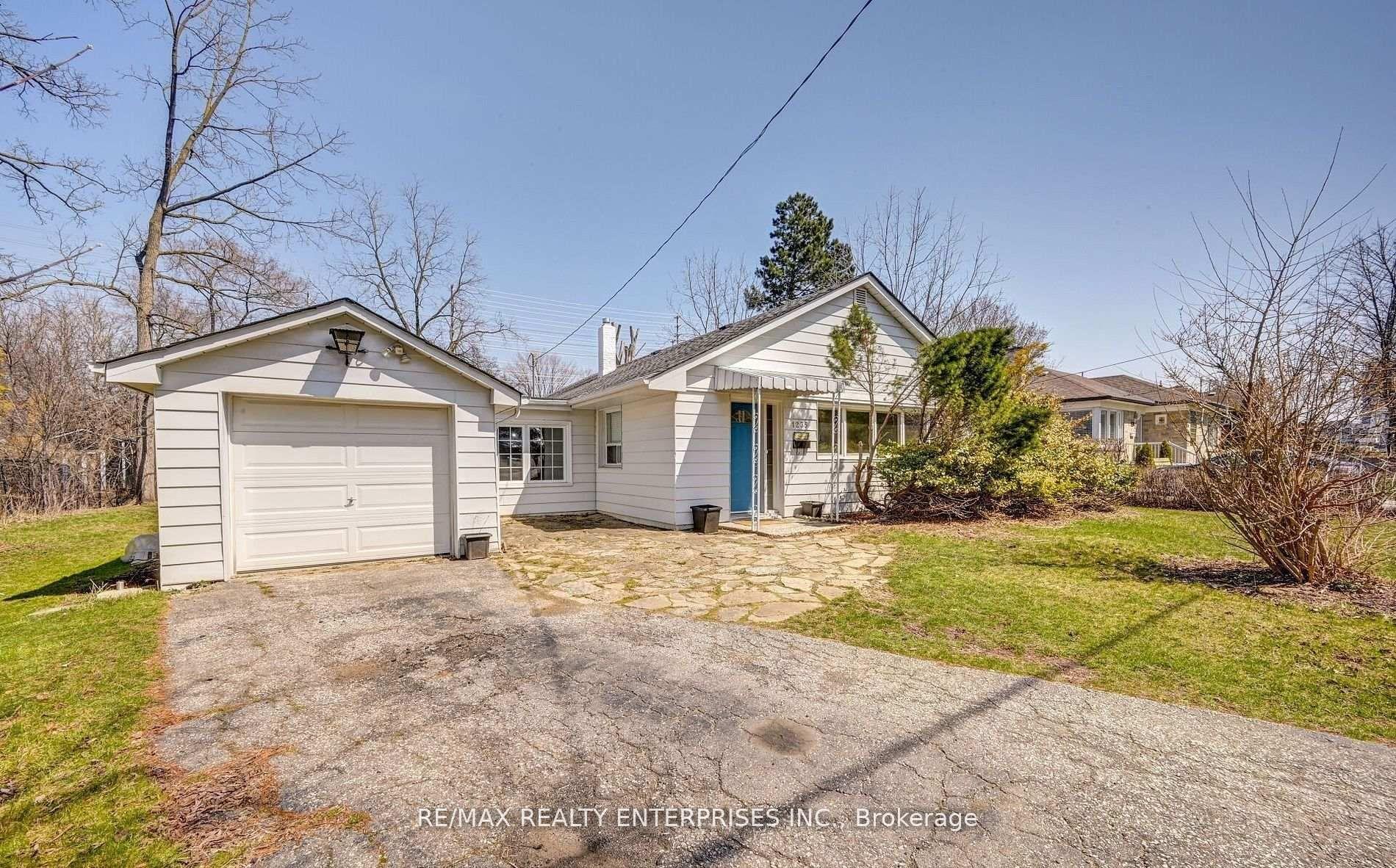 Photo 1 of 1235 Old River Road, Mississauga, Mineola — HOMEH