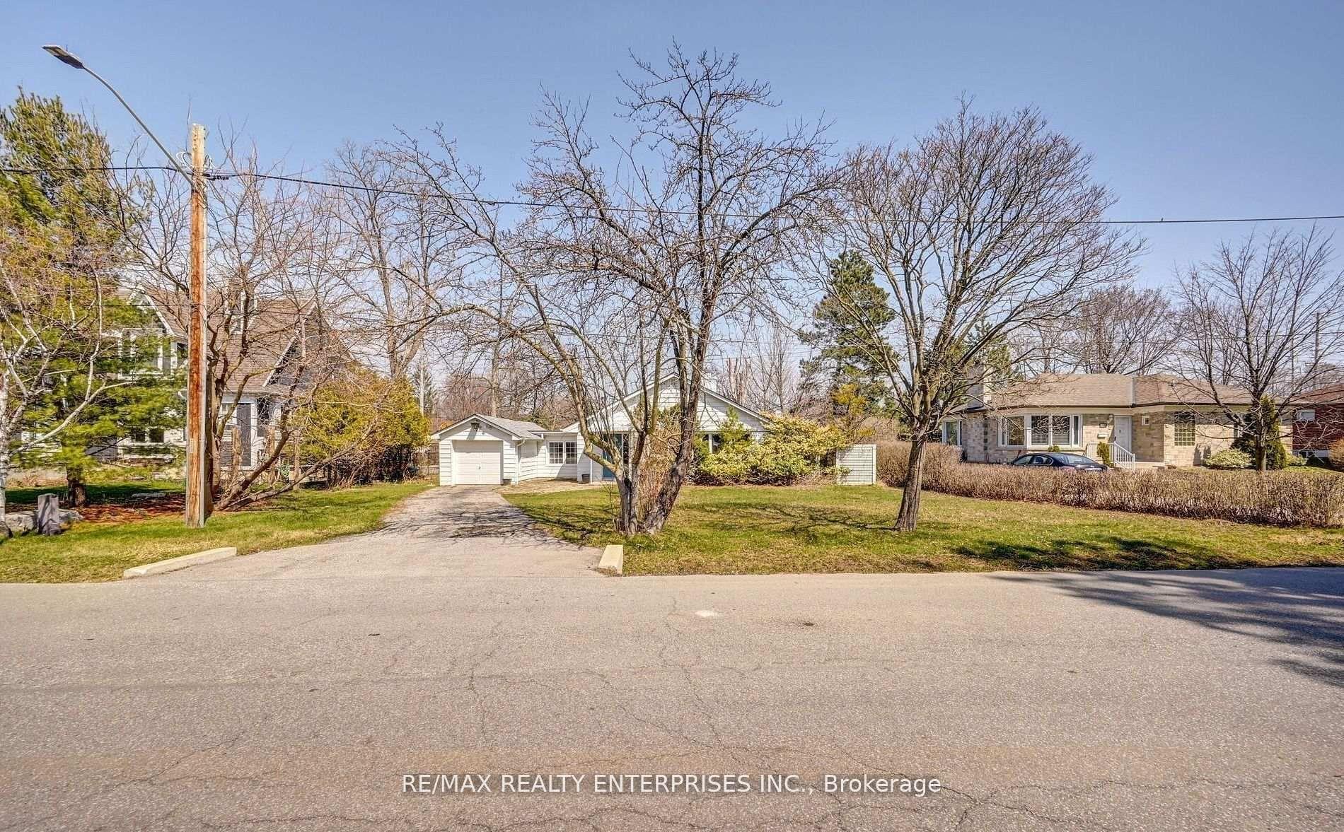Photo 2 of 1235 Old River Road, Mississauga, Mineola — HOMEH
