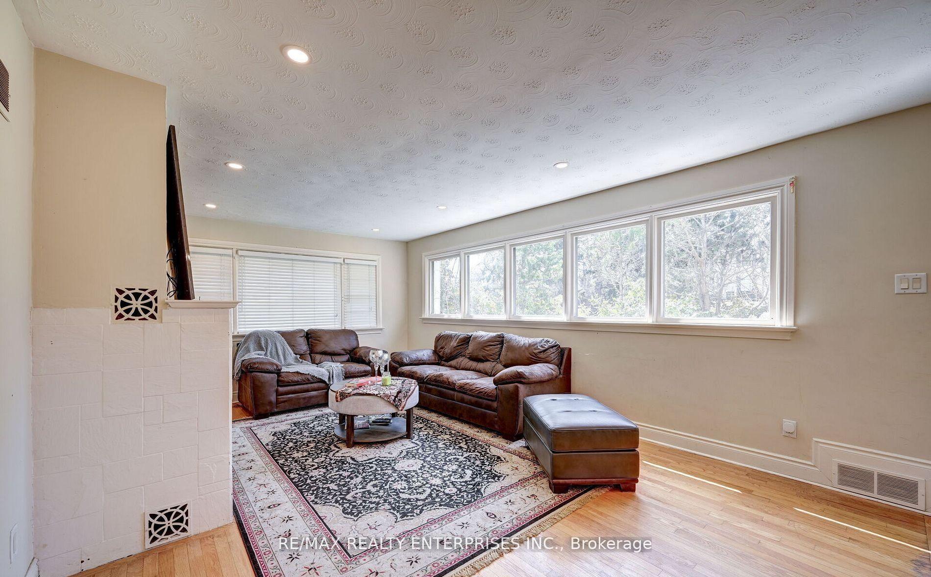 Photo 5 of 1235 Old River Road, Mississauga, Mineola — HOMEH