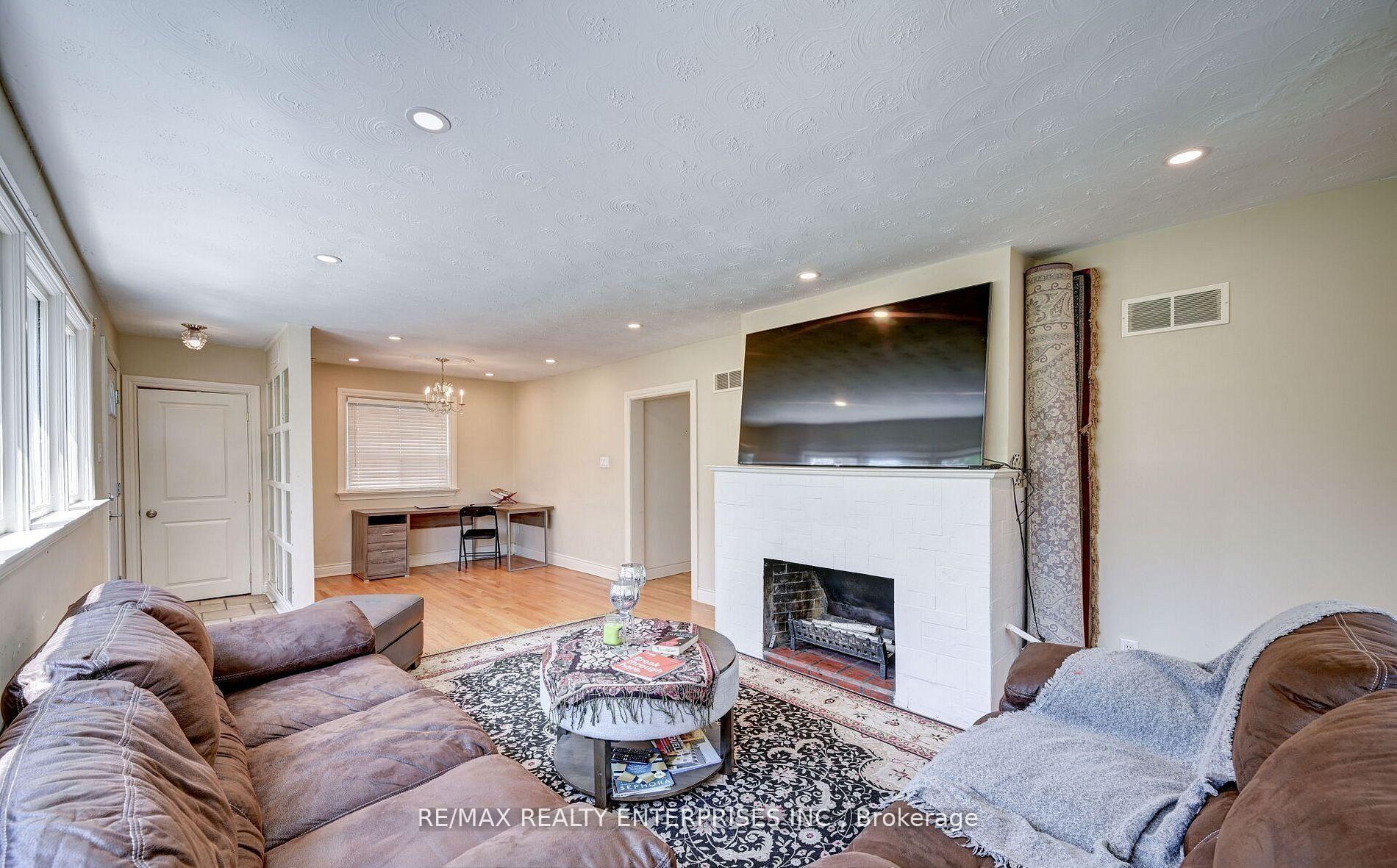 Photo 7 of 1235 Old River Road, Mississauga, Mineola — HOMEH