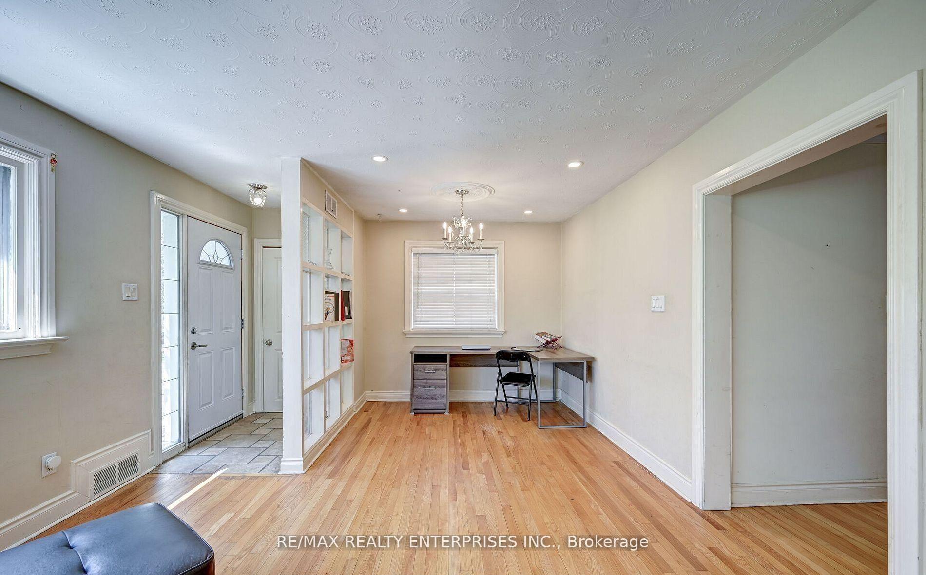 Photo 8 of 1235 Old River Road, Mississauga, Mineola — HOMEH