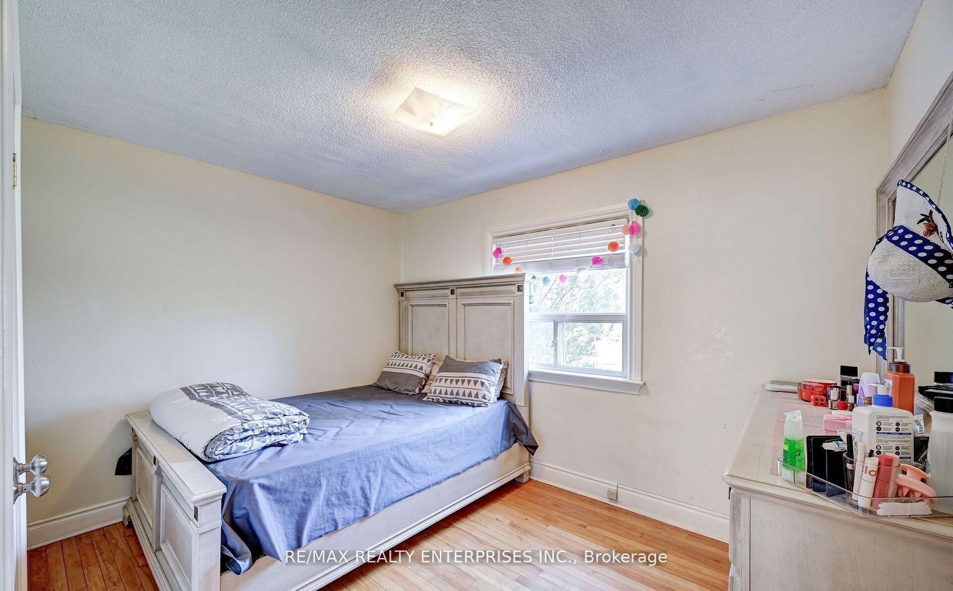 Photo 9 of 1235 Old River Road, Mississauga, Mineola — HOMEH