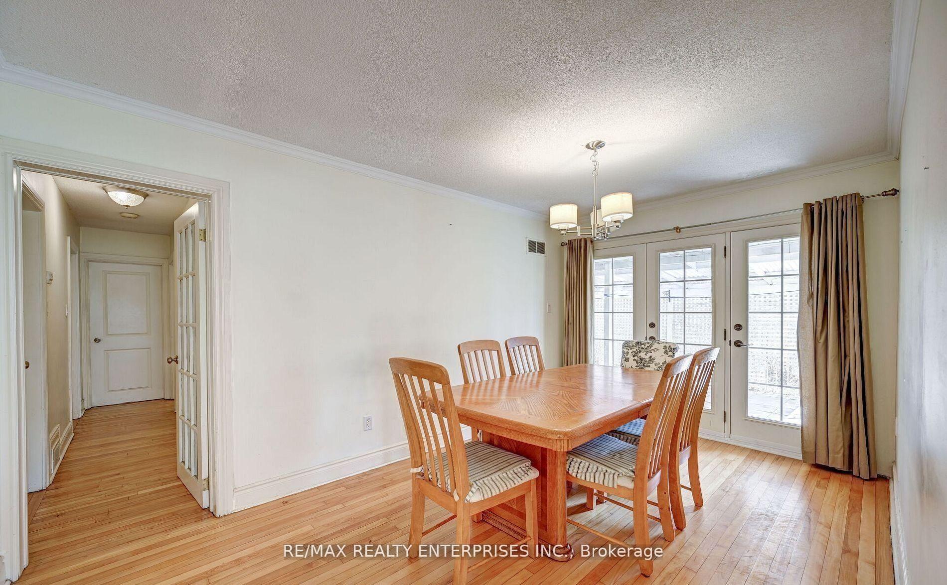 Photo 10 of 1235 Old River Road, Mississauga, Mineola — HOMEH