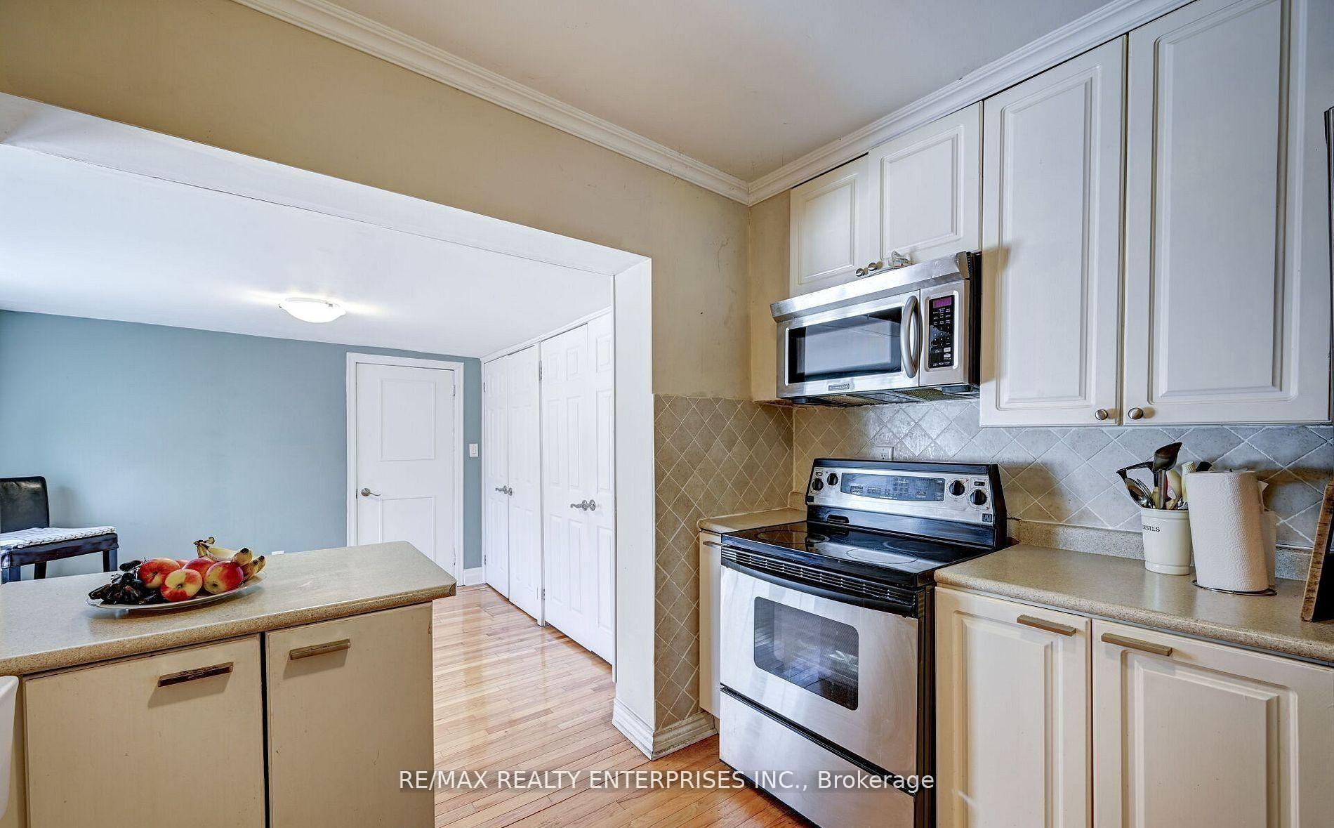 Photo 12 of 1235 Old River Road, Mississauga, Mineola — HOMEH