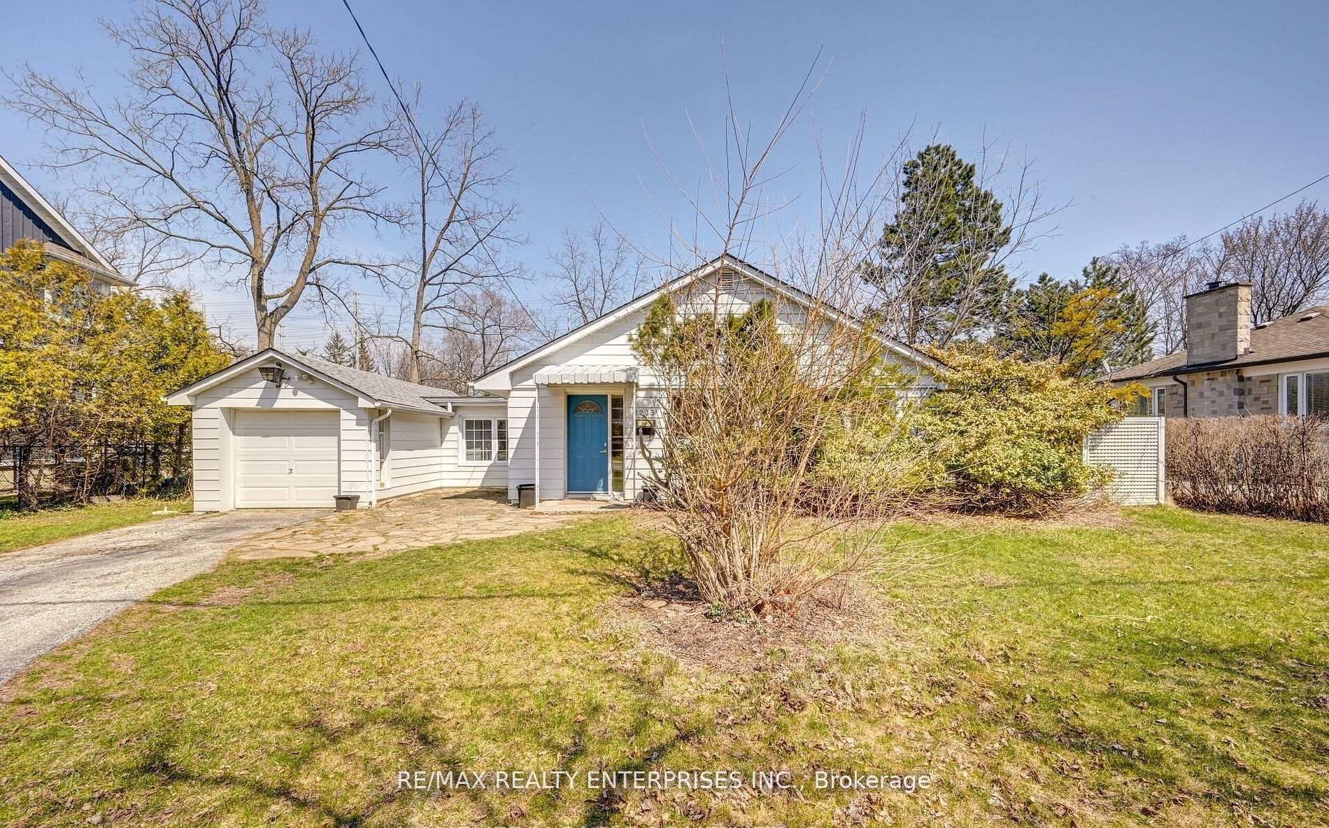 Photo 15 of 1235 Old River Road, Mississauga, Mineola — HOMEH