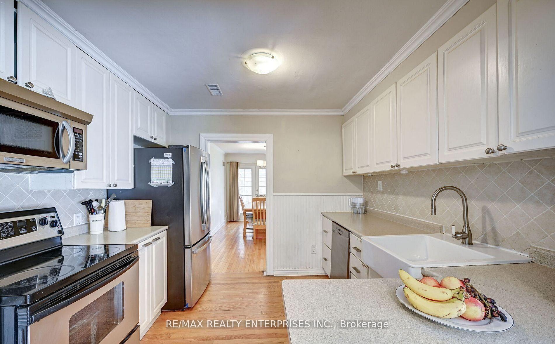 Photo 19 of 1235 Old River Road, Mississauga, Mineola — HOMEH