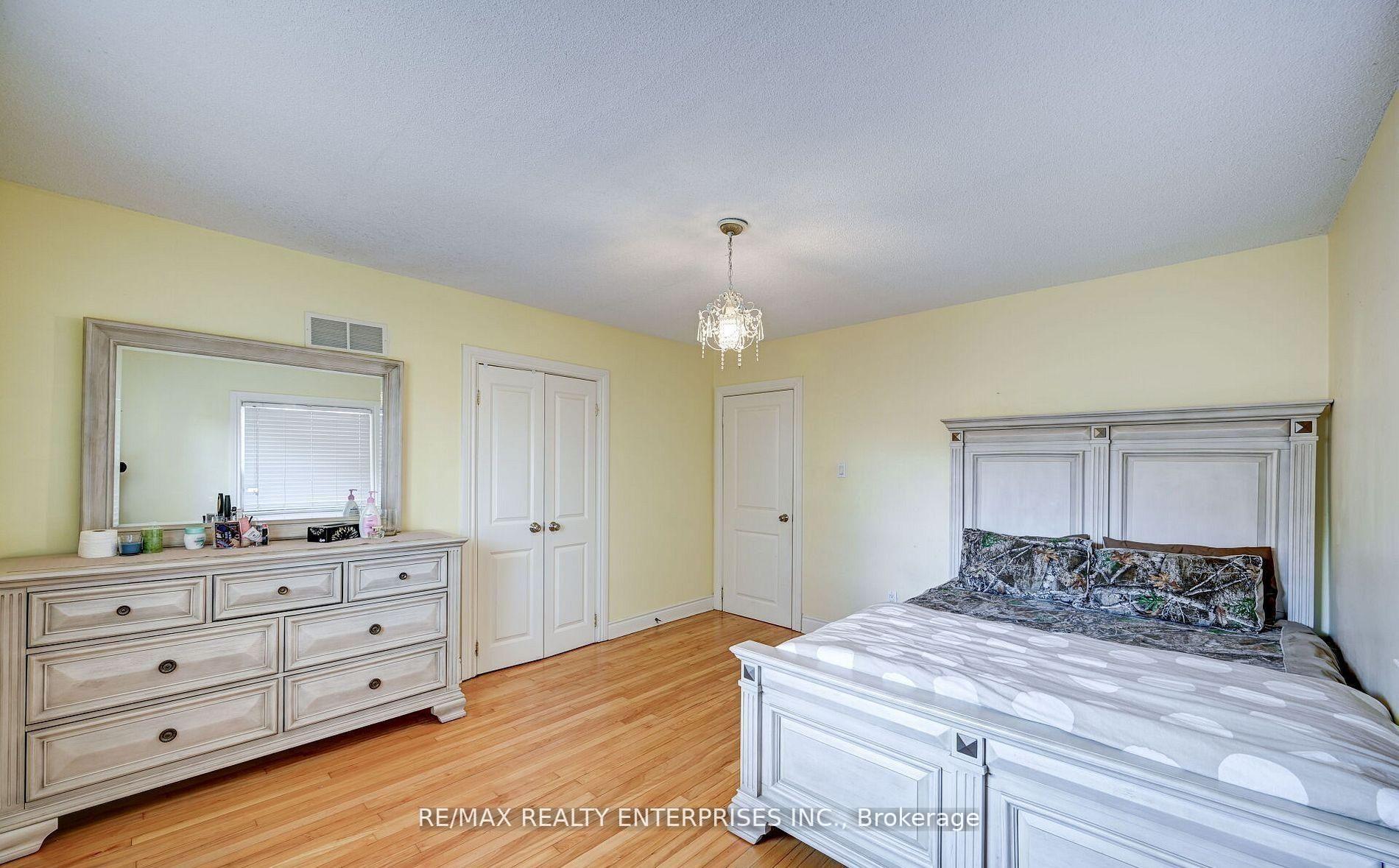 Photo 23 of 1235 Old River Road, Mississauga, Mineola — HOMEH