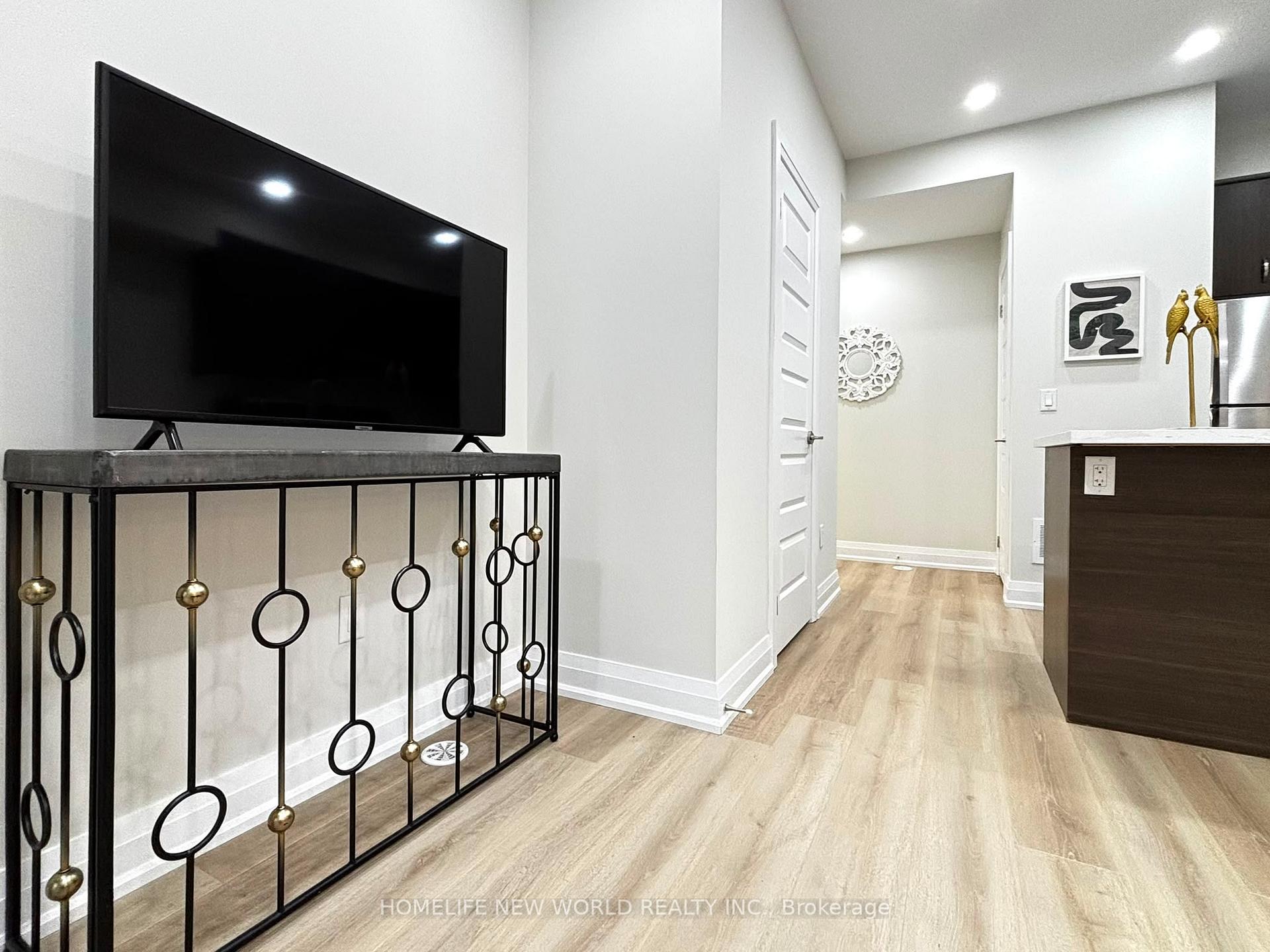 Photo 3 of Unit 45, 19 Eldora Avenue, North York, Newtonbrook West — HOMEH