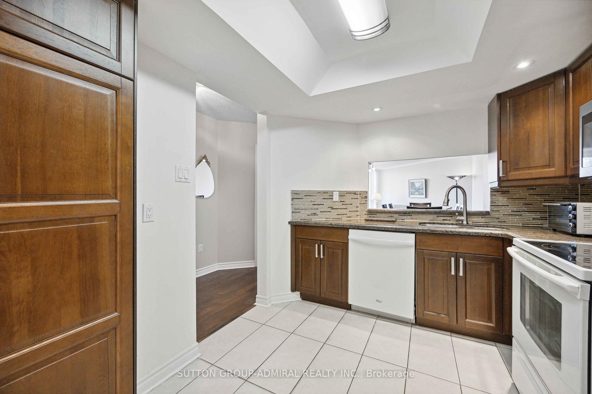 Photo 8 of Unit 1614, 7420 Bathurst Street, Vaughan, Brownridge — HOMEH