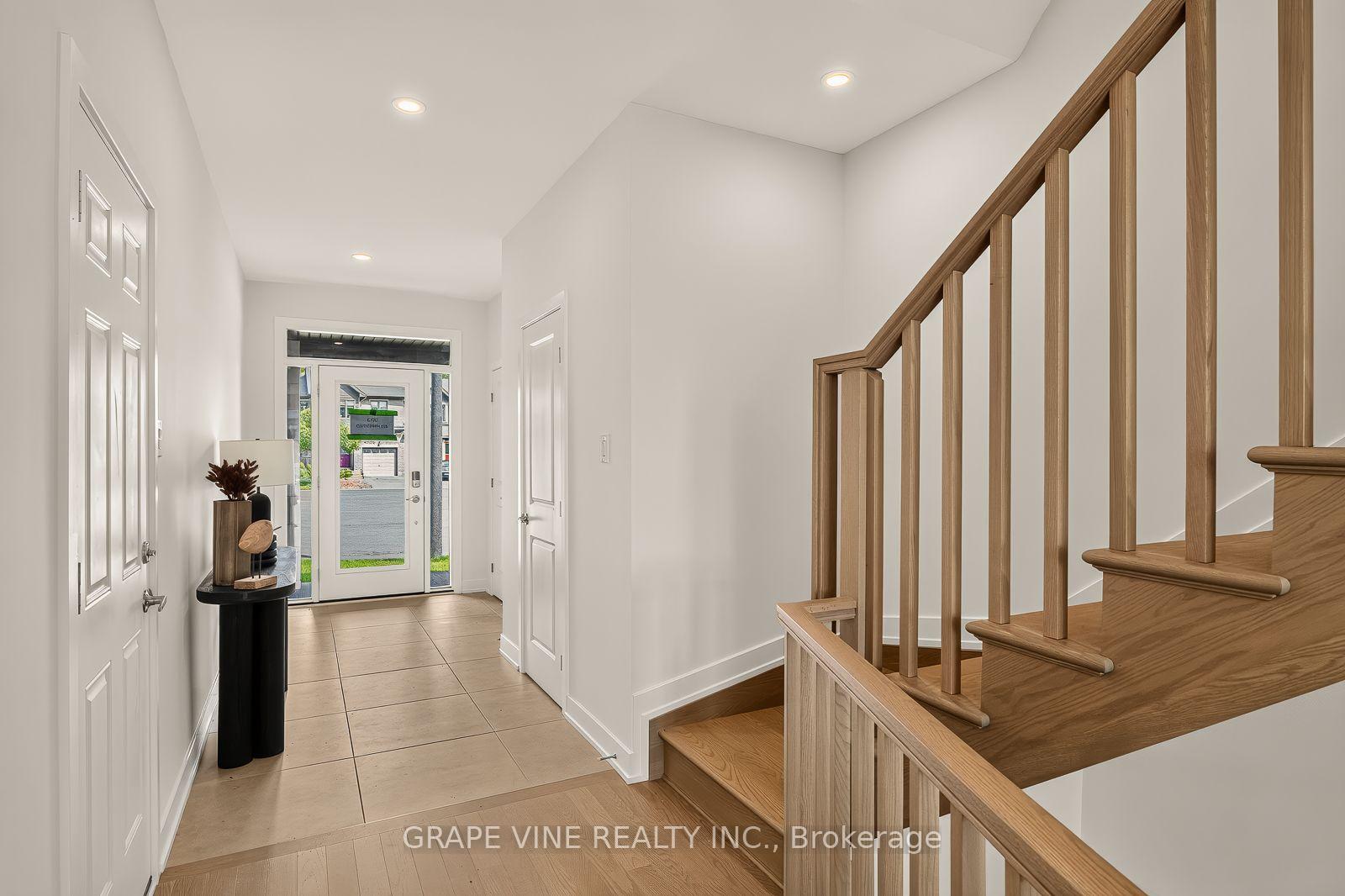 Photo 4 of 451 Haresfield Court, Ottawa, Riverside South/Gloucester Glen — HOMEH