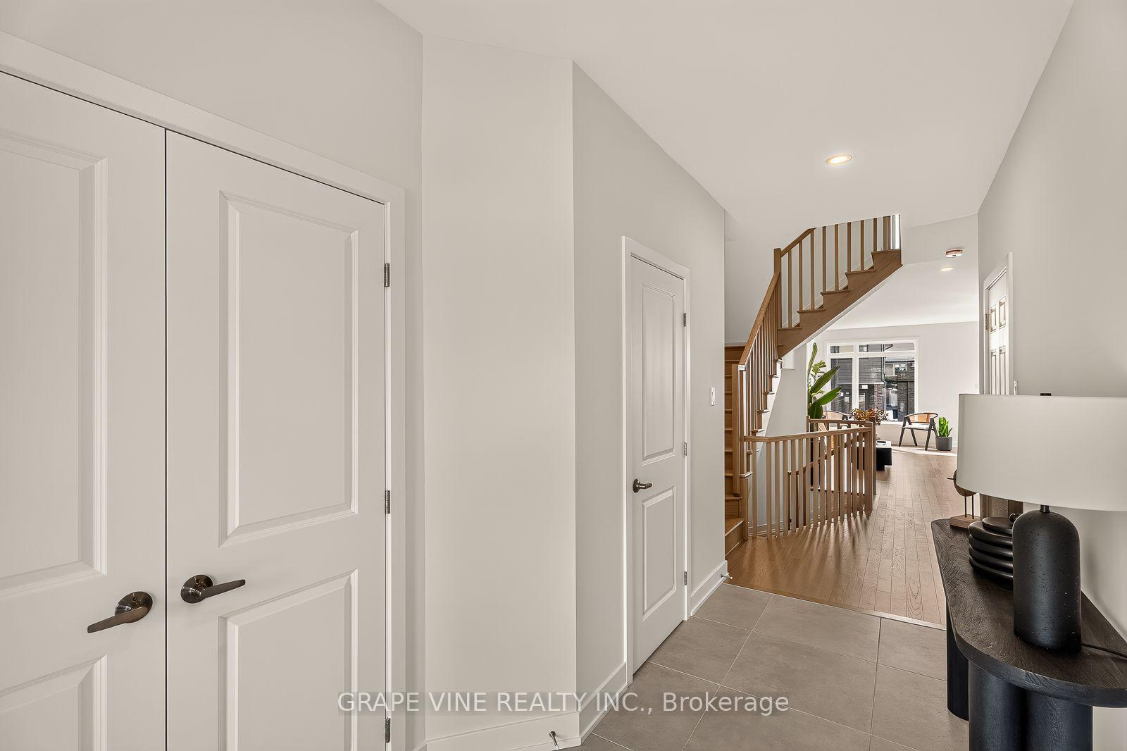 Photo 6 of 451 Haresfield Court, Ottawa, Riverside South/Gloucester Glen — HOMEH