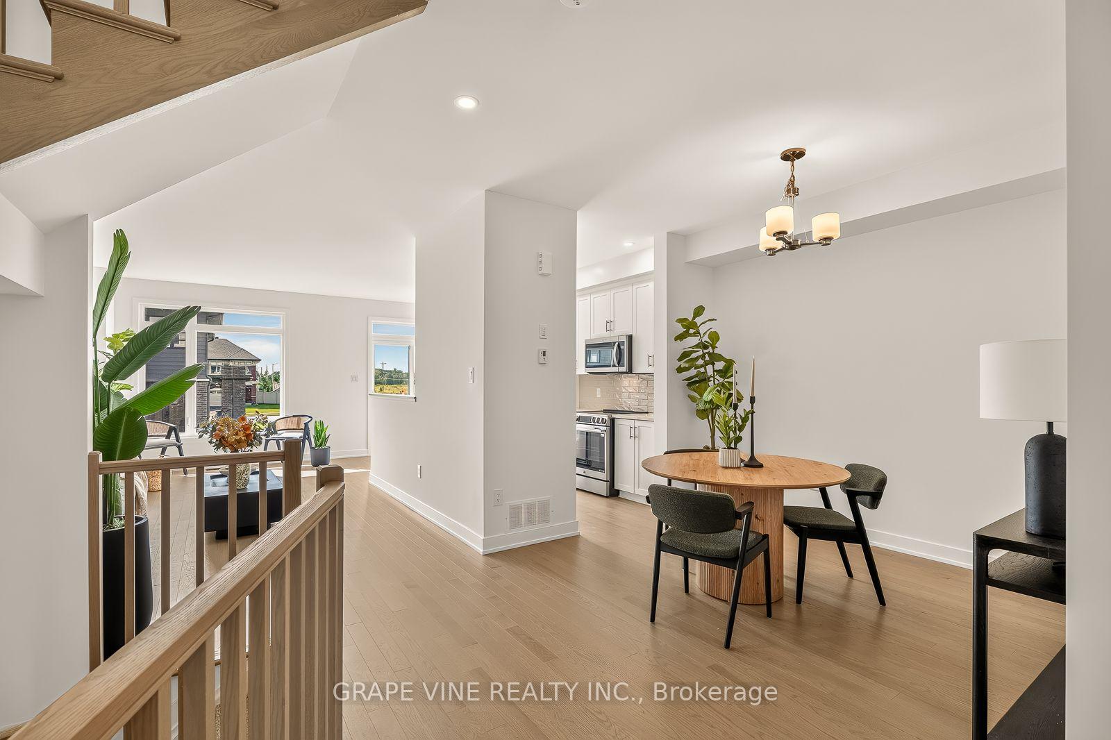 Photo 8 of 451 Haresfield Court, Ottawa, Riverside South/Gloucester Glen — HOMEH