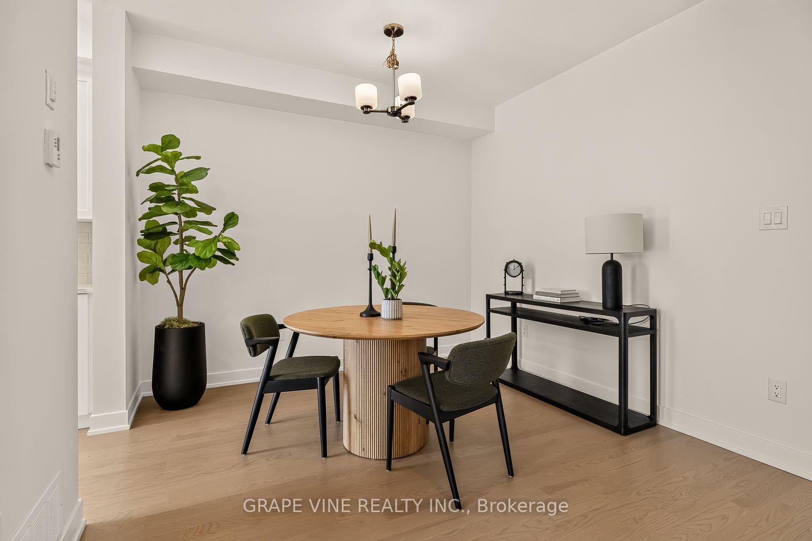 Photo 9 of 451 Haresfield Court, Ottawa, Riverside South/Gloucester Glen — HOMEH